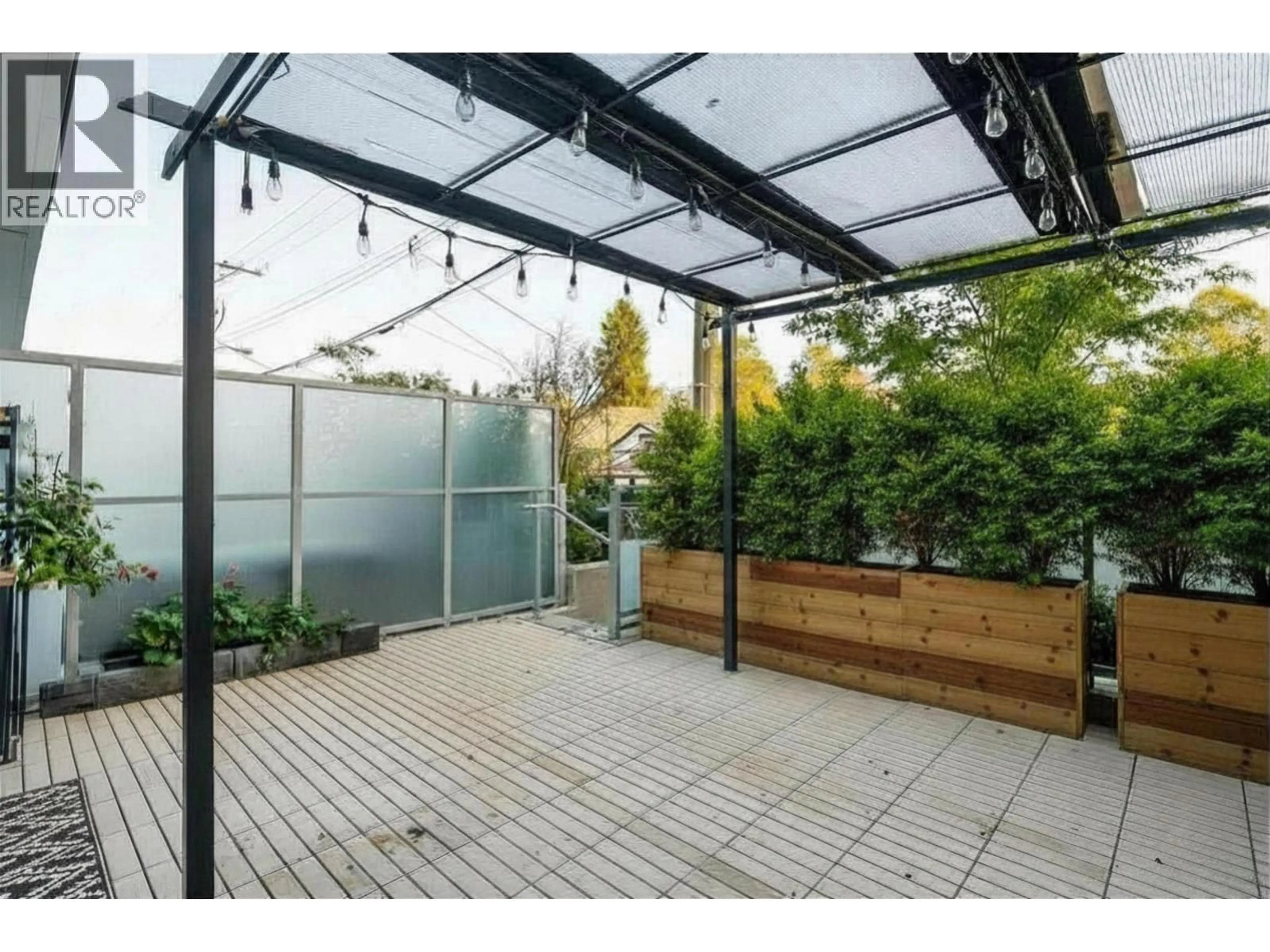 Patio, street for 204 - 2435 KINGSWAY, Vancouver British Columbia V5R5G8