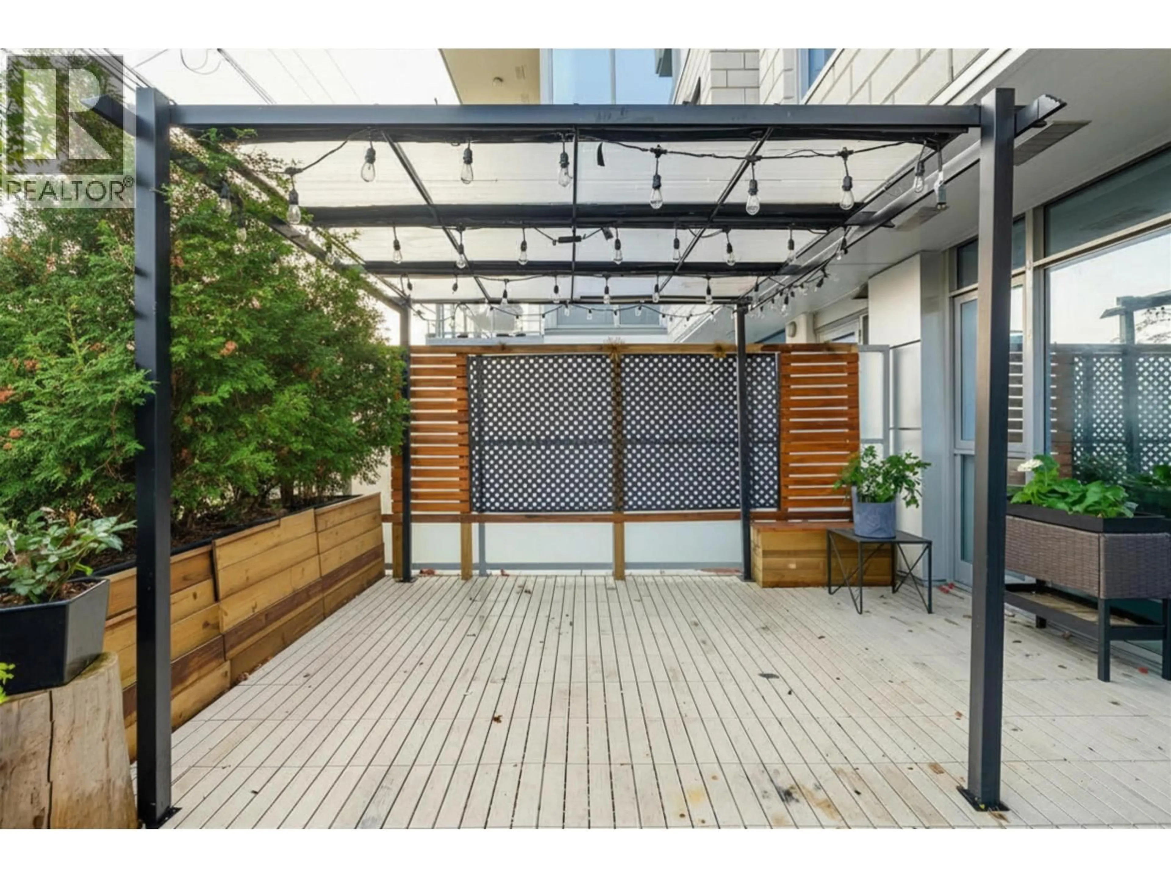 Patio, street for 204 - 2435 KINGSWAY, Vancouver British Columbia V5R5G8
