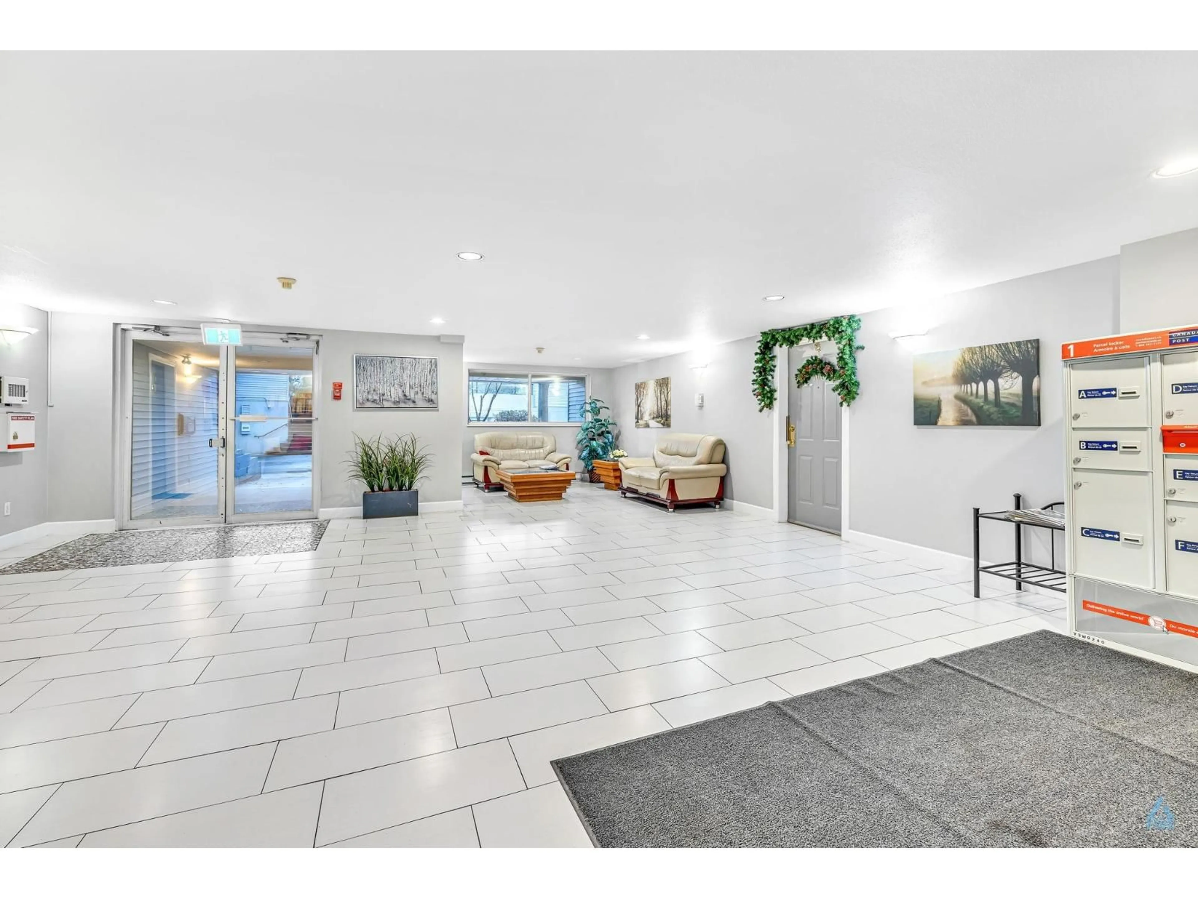 Indoor foyer for 307 - 13680 84 AVENUE, Surrey British Columbia V3W0T6
