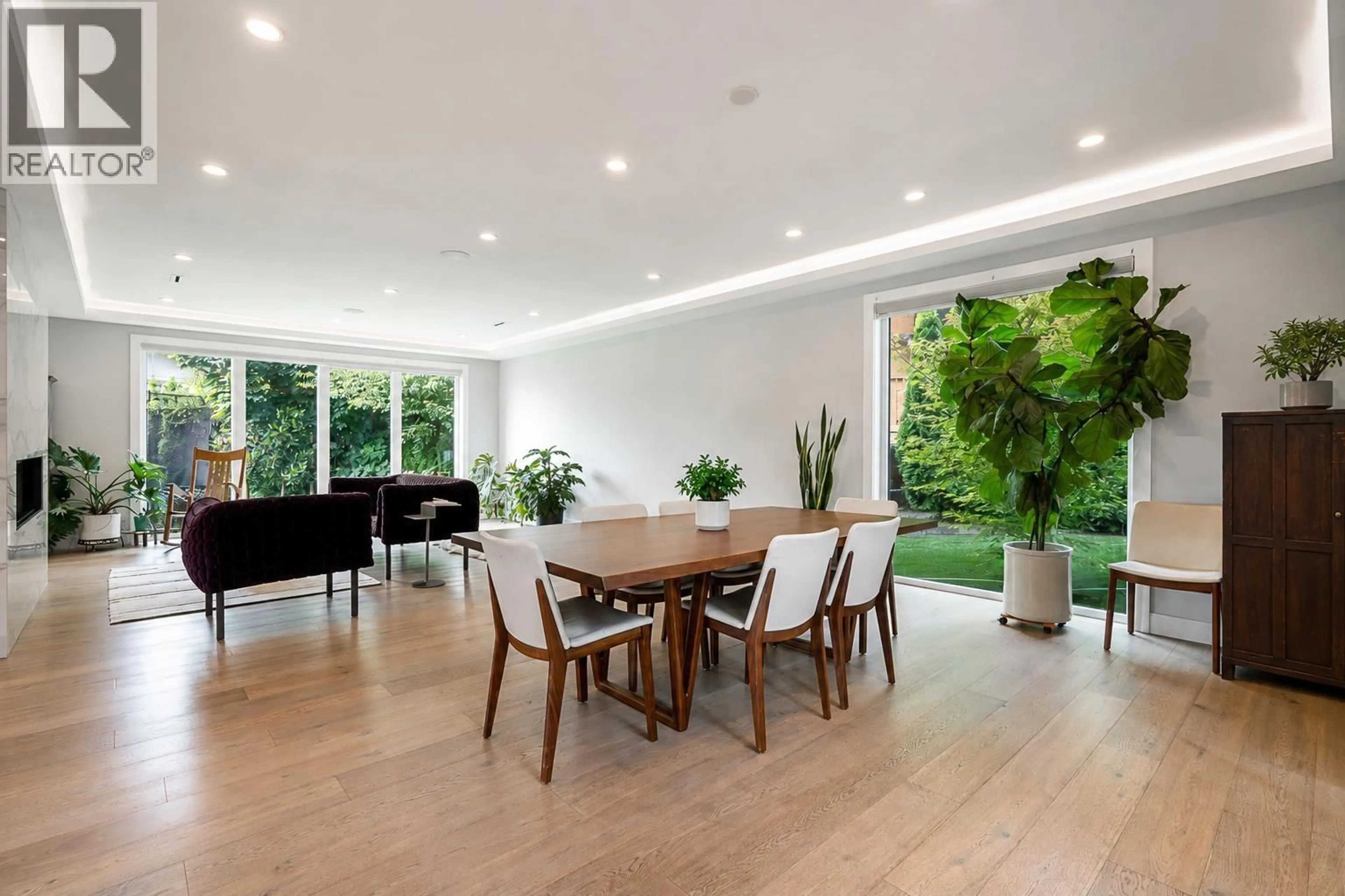 Dining room, wood/laminate floor for 955 FOREST HILLS DRIVE, North Vancouver British Columbia V7R1N4