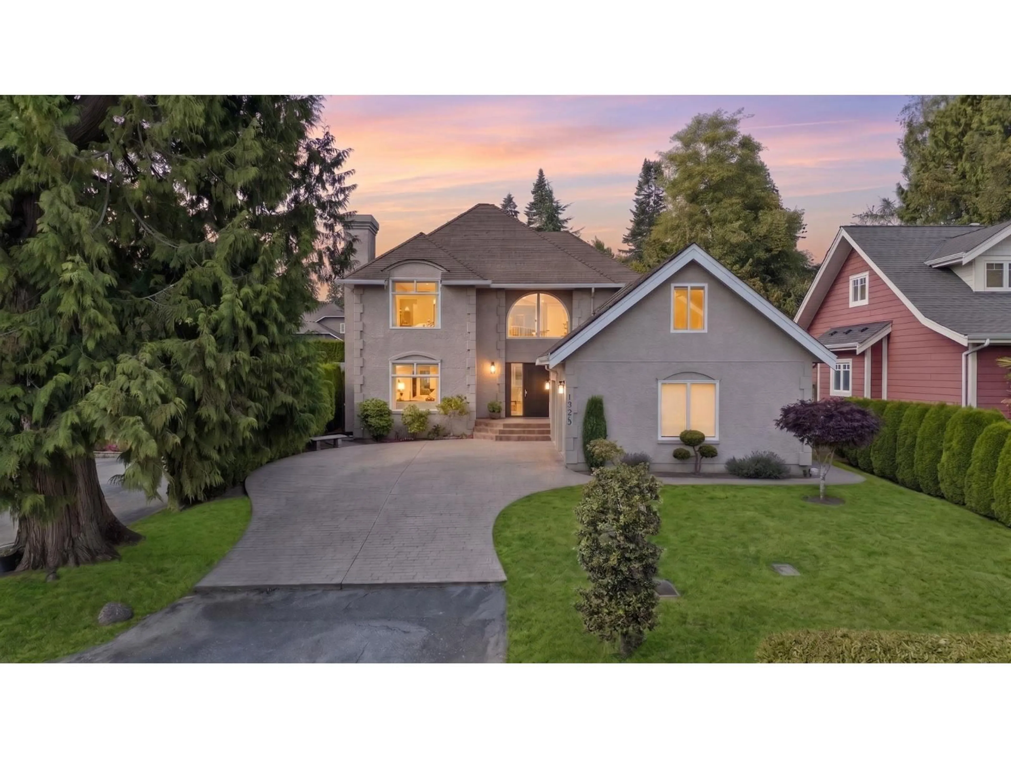 A pic from outside/outdoor area/front of a property/back of a property/a pic from drone, street for 13473 14 AVENUE, Surrey British Columbia V4A1G8