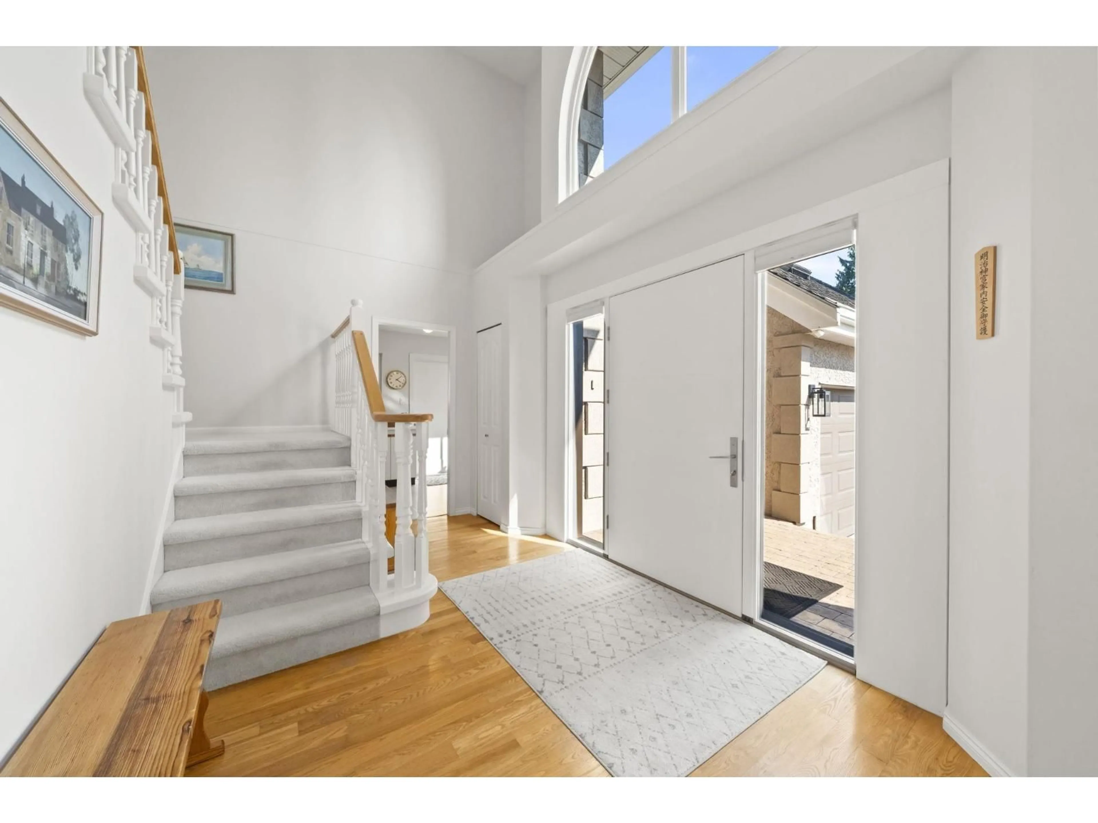 Indoor entryway for 13473 14 AVENUE, Surrey British Columbia V4A1G8