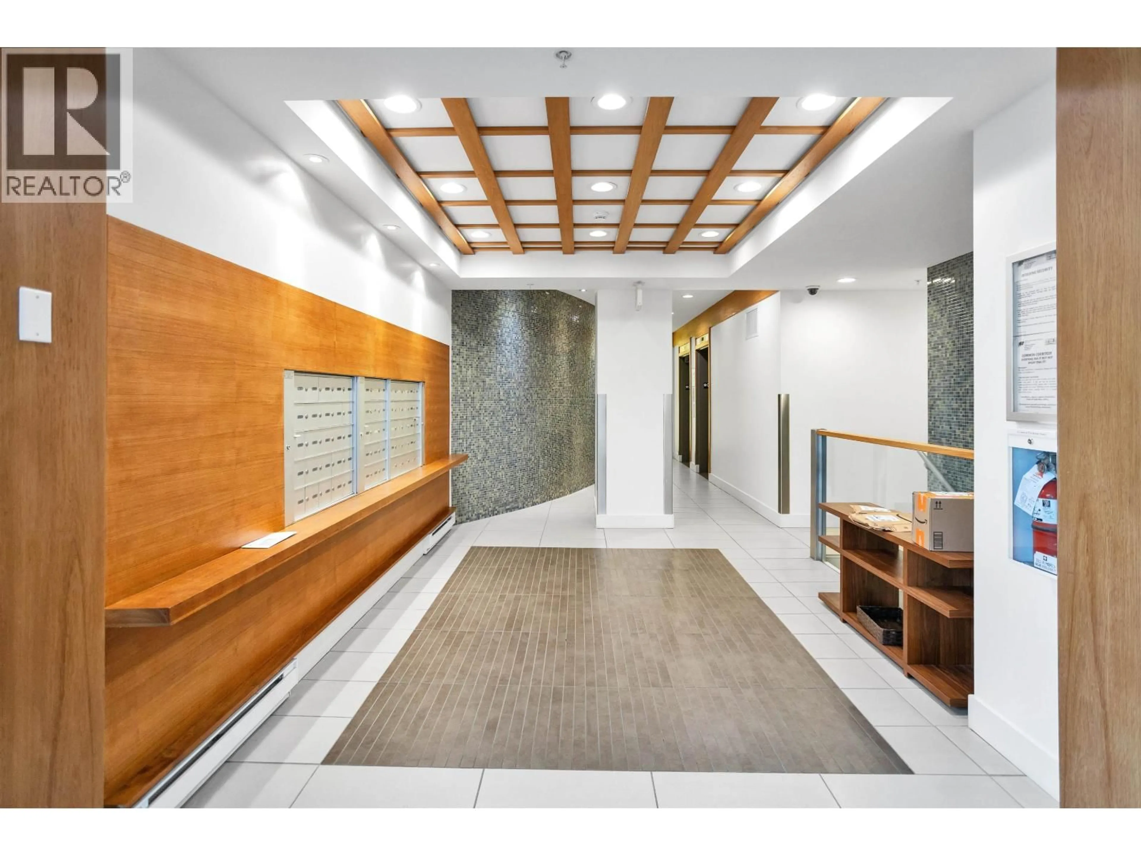 Indoor foyer for 202 - 1530 8TH AVENUE, Vancouver British Columbia V6J5M6