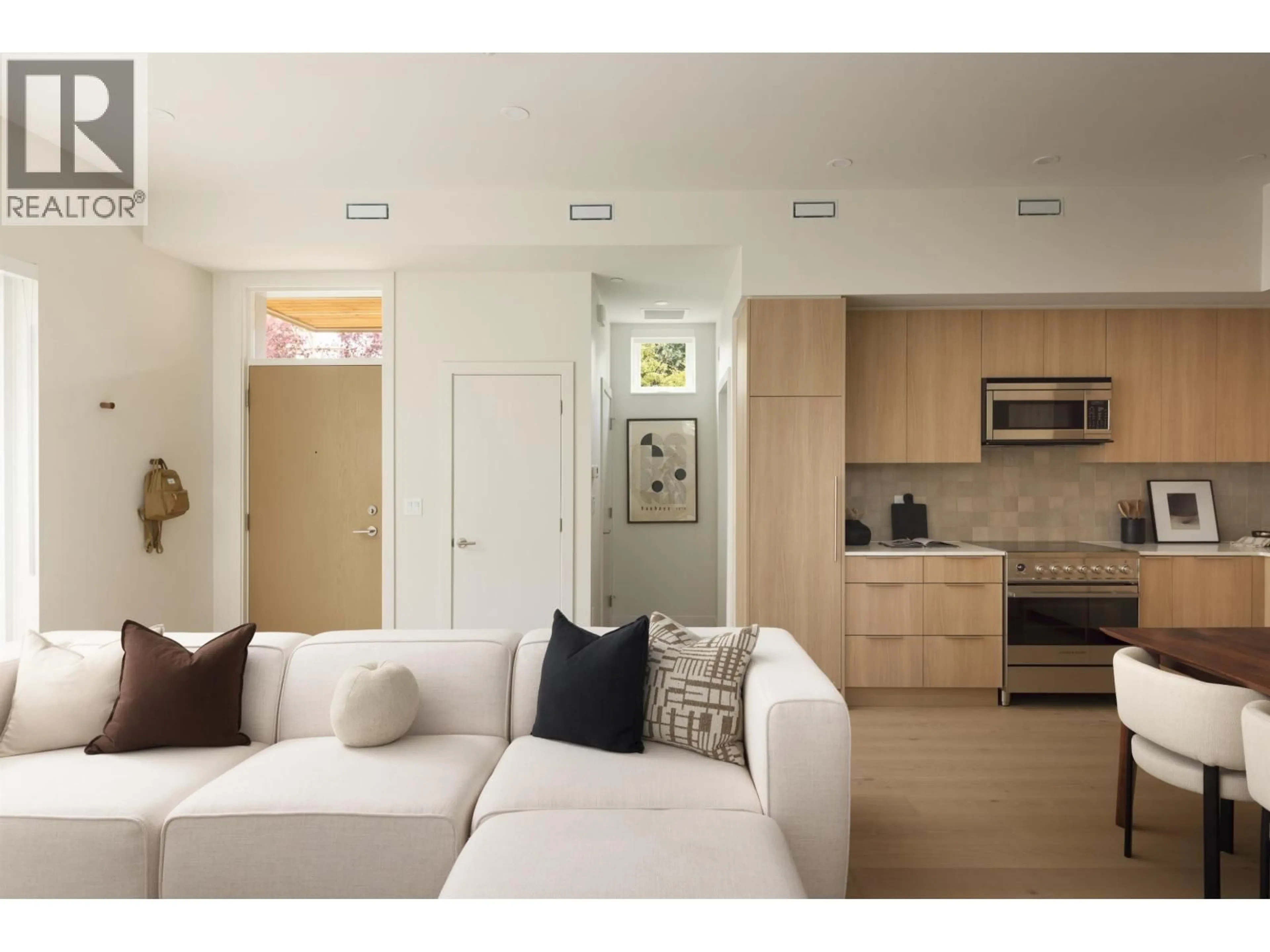 Living room with furniture, wood/laminate floor for 593 49TH AVENUE, Vancouver British Columbia V5W2H1