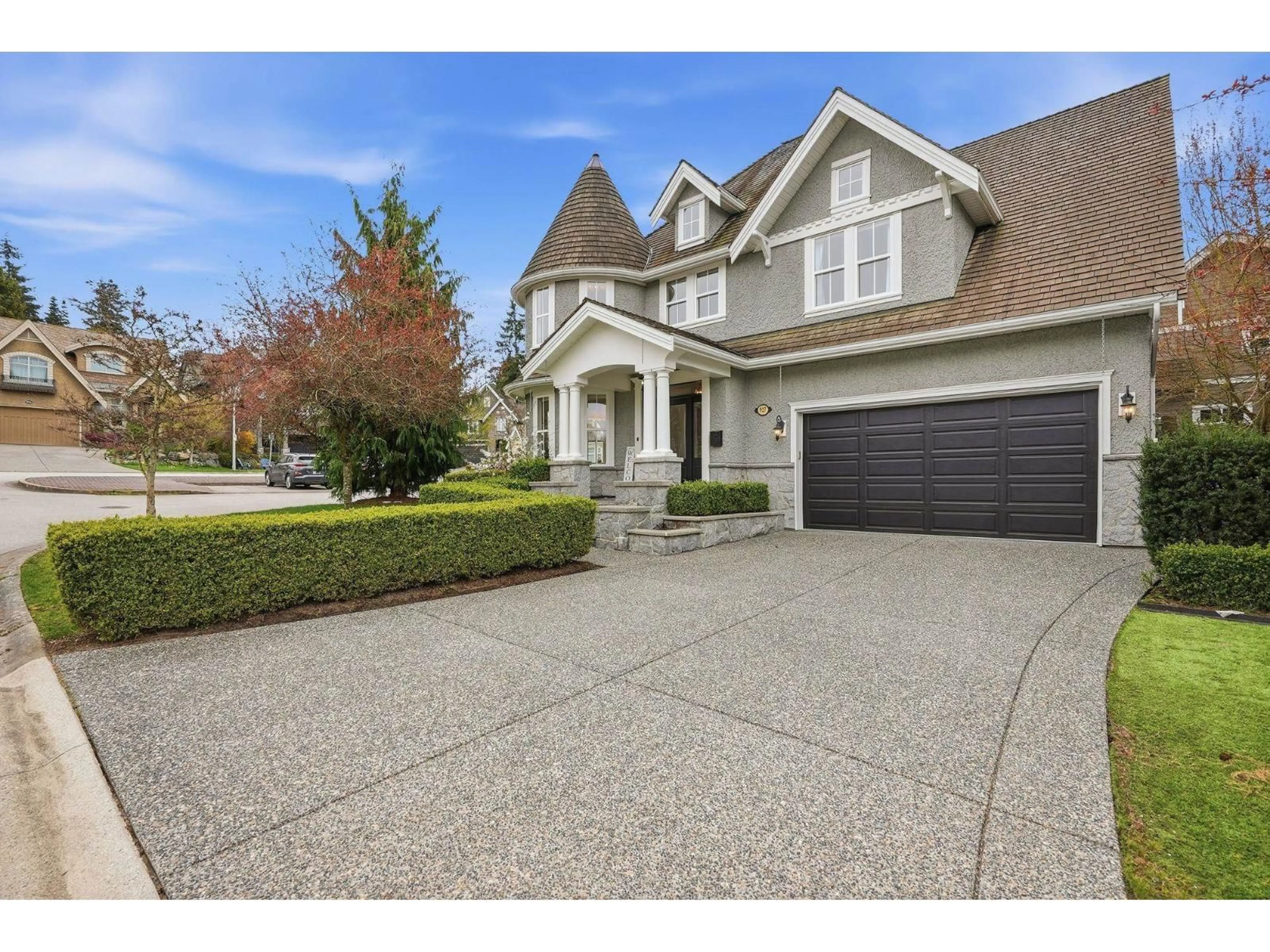 Home with vinyl exterior material, street for 927 163 STREET, Surrey British Columbia V4A9T8