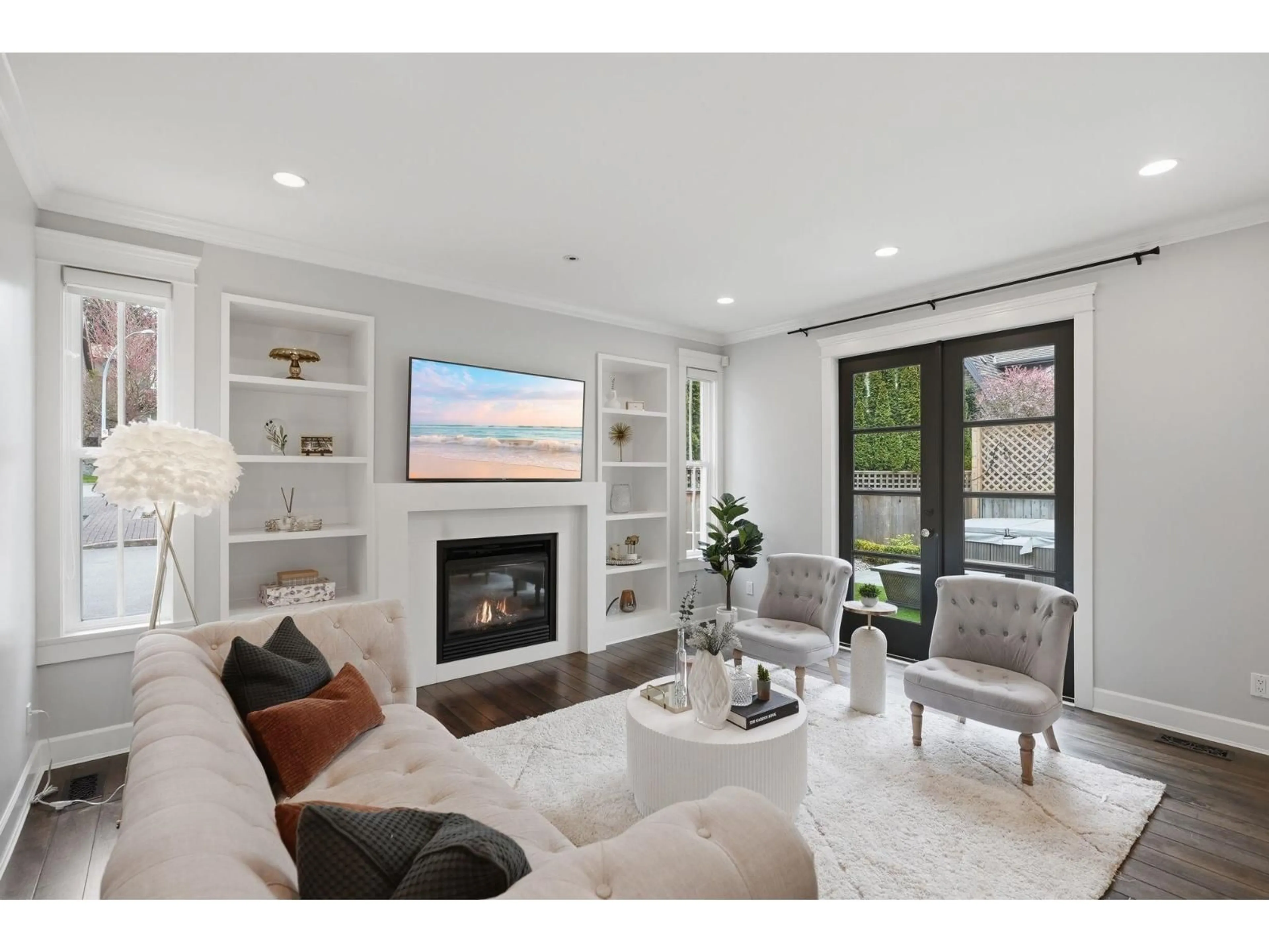 Living room with furniture, unknown for 927 163 STREET, Surrey British Columbia V4A9T8