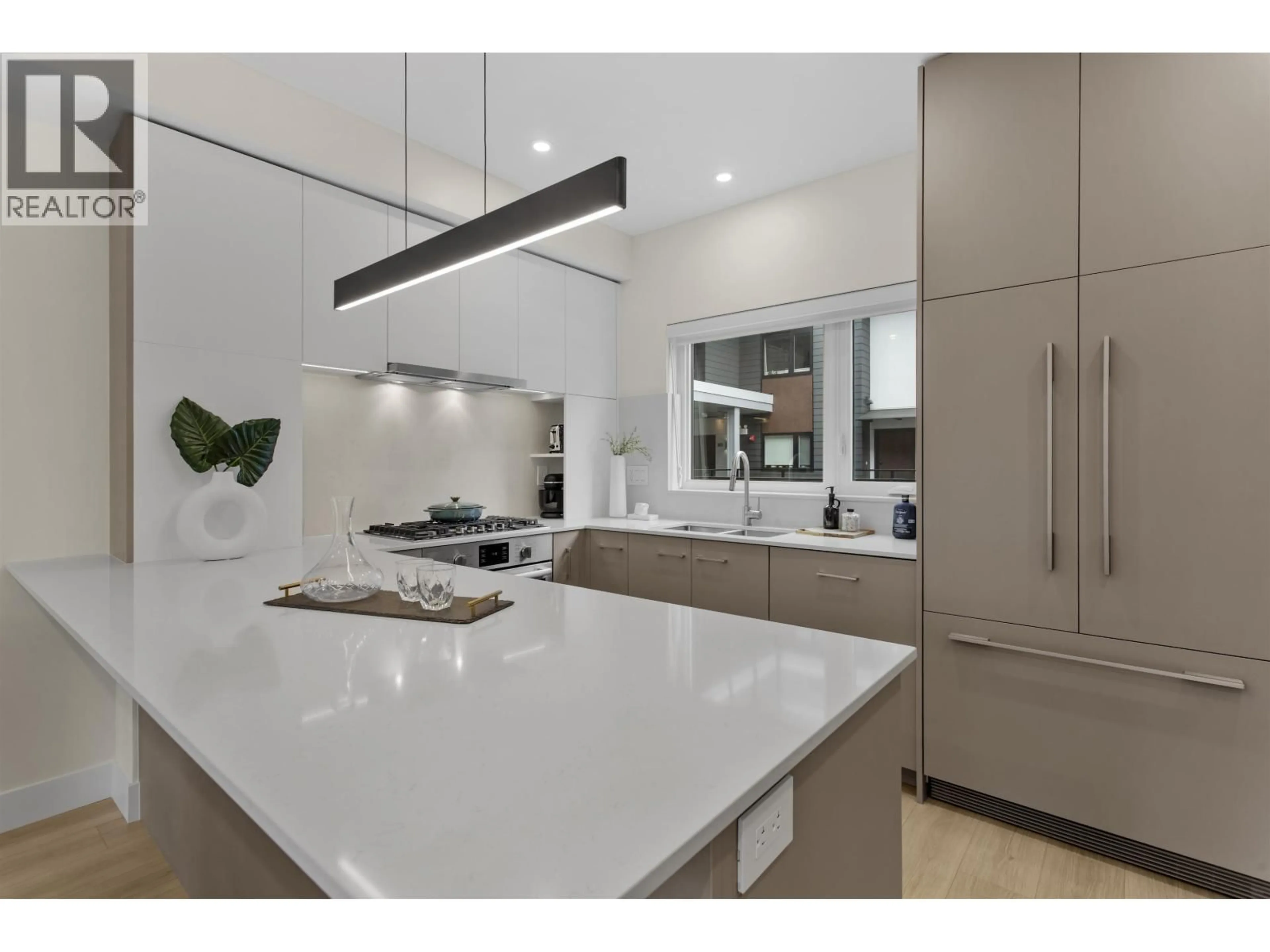 Contemporary kitchen, unknown for 311 - 342 MOUNTAIN HIGHWAY, North Vancouver British Columbia V7J2K8