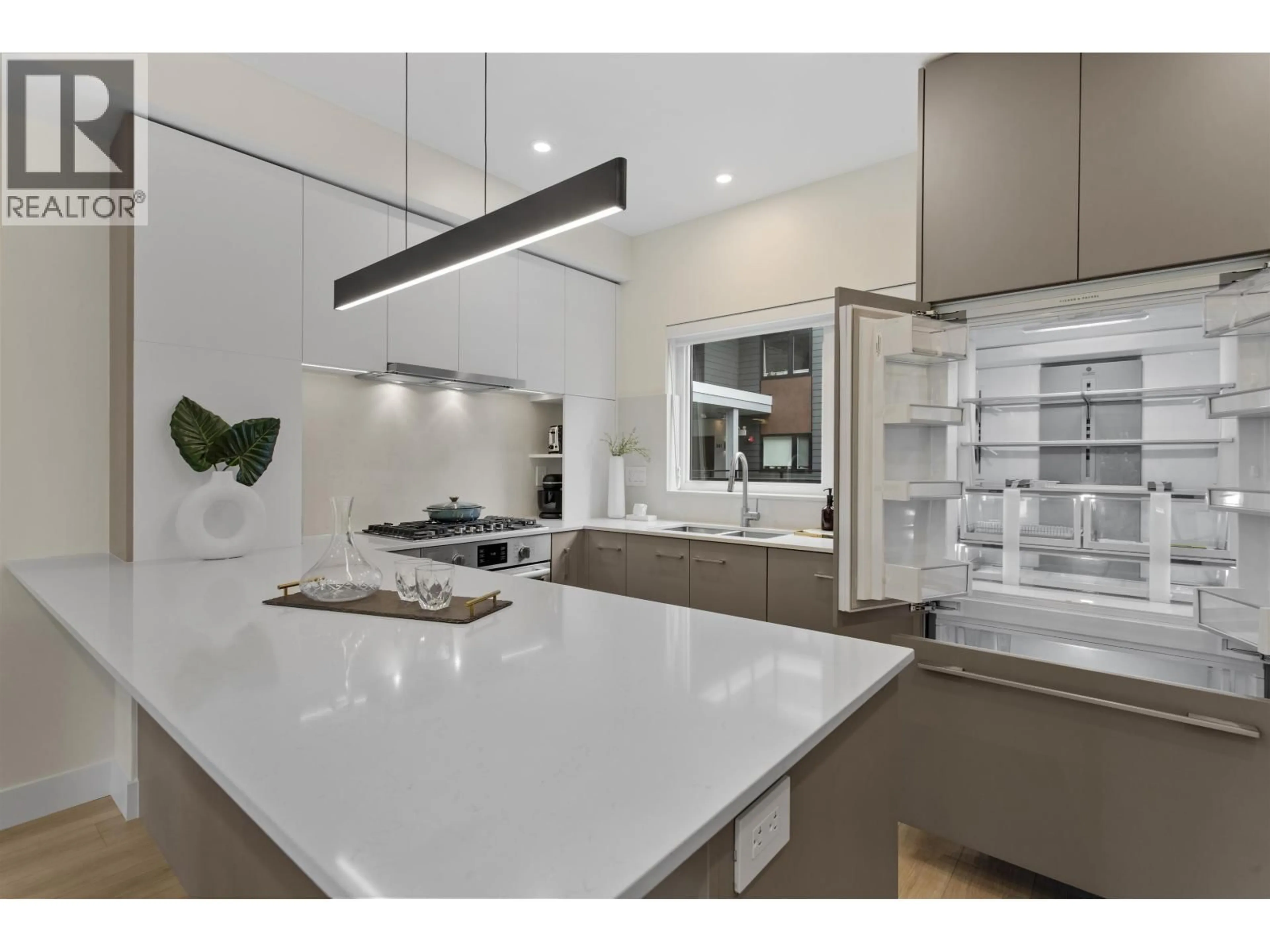 Contemporary kitchen, ceramic/tile floor for 311 - 342 MOUNTAIN HIGHWAY, North Vancouver British Columbia V7J2K8