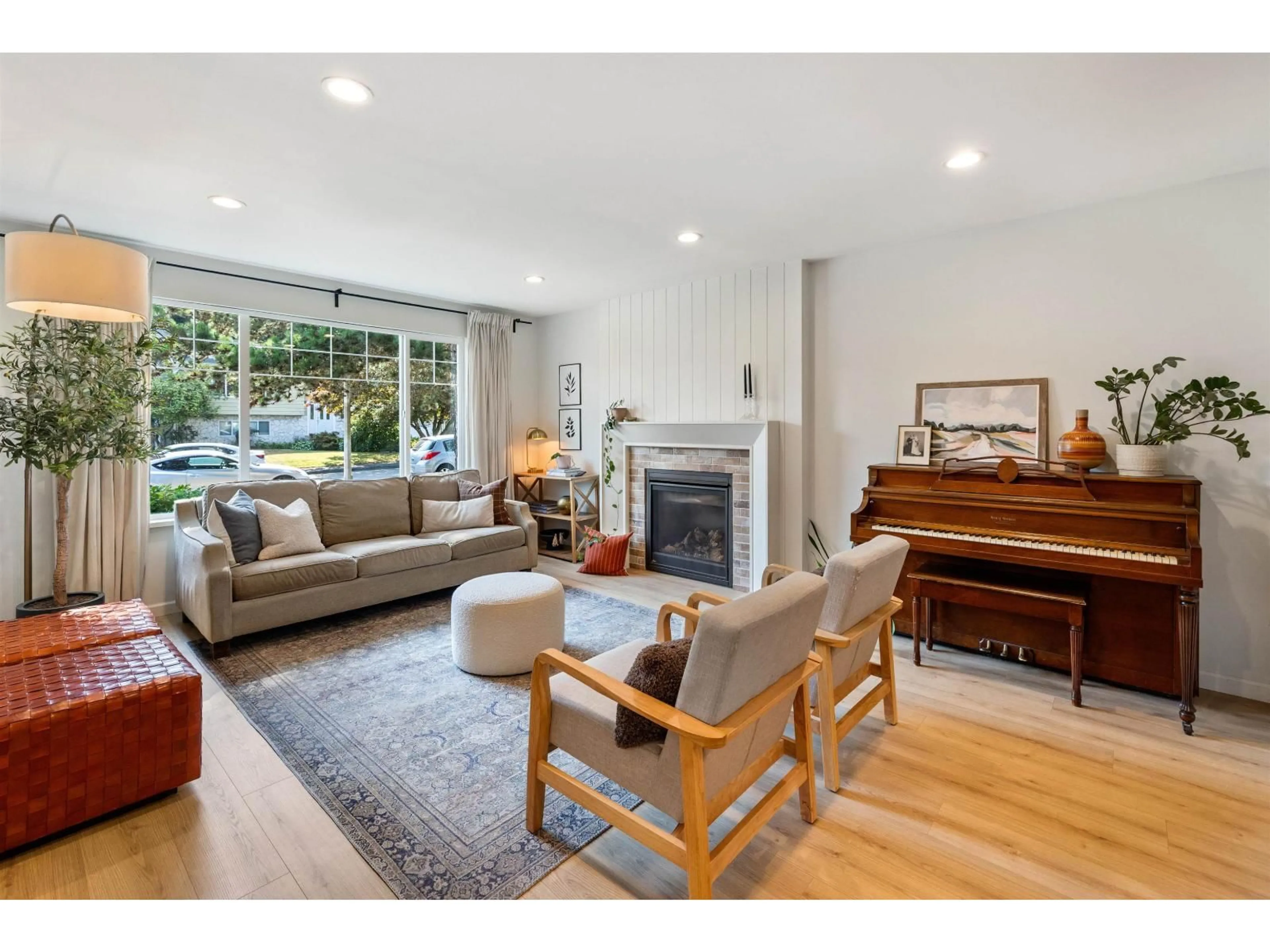Living room with furniture, wood/laminate floor for 4777 200A STREET, Langley British Columbia V3A6R1