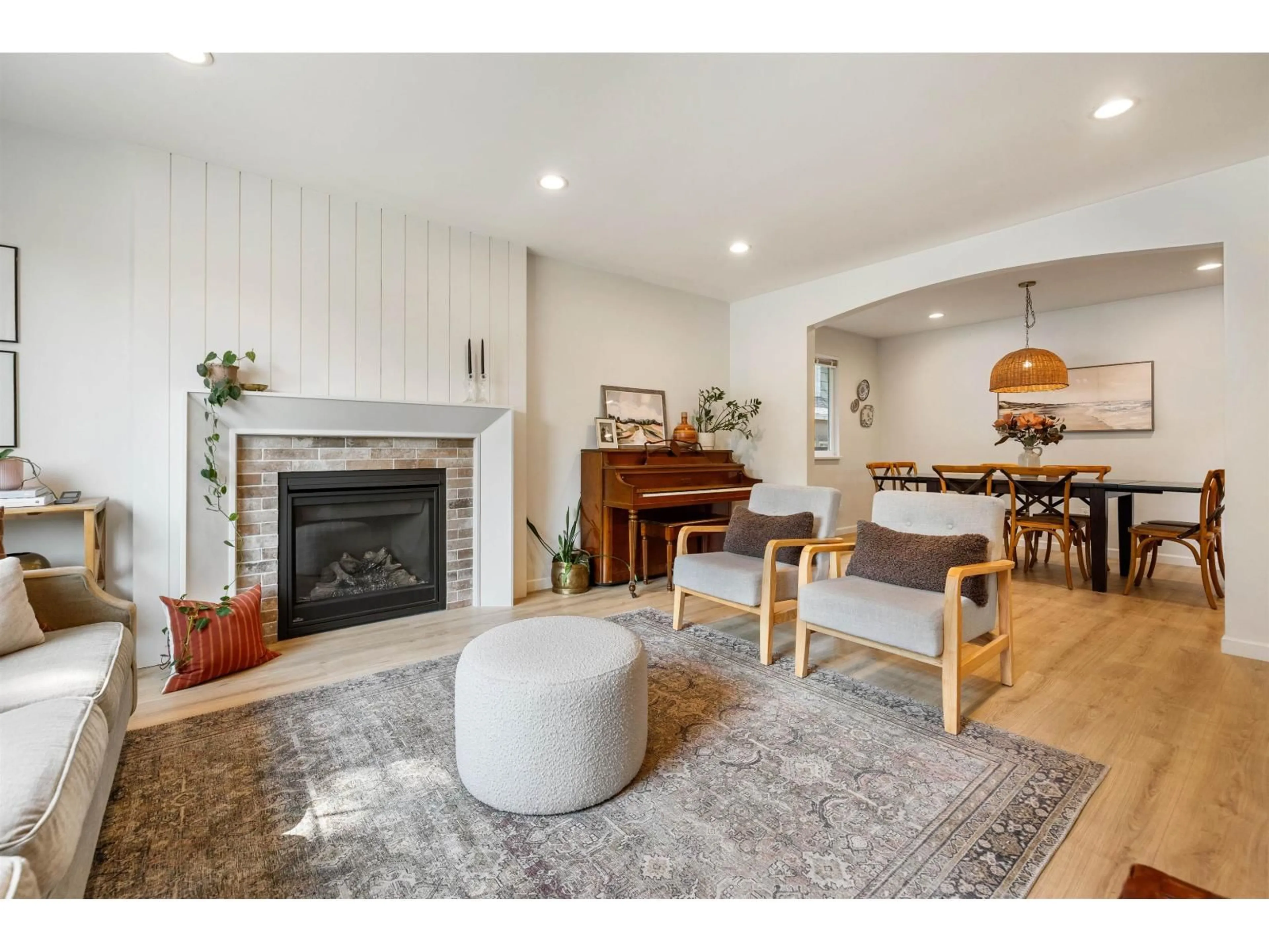 Living room with furniture, wood/laminate floor for 4777 200A STREET, Langley British Columbia V3A6R1