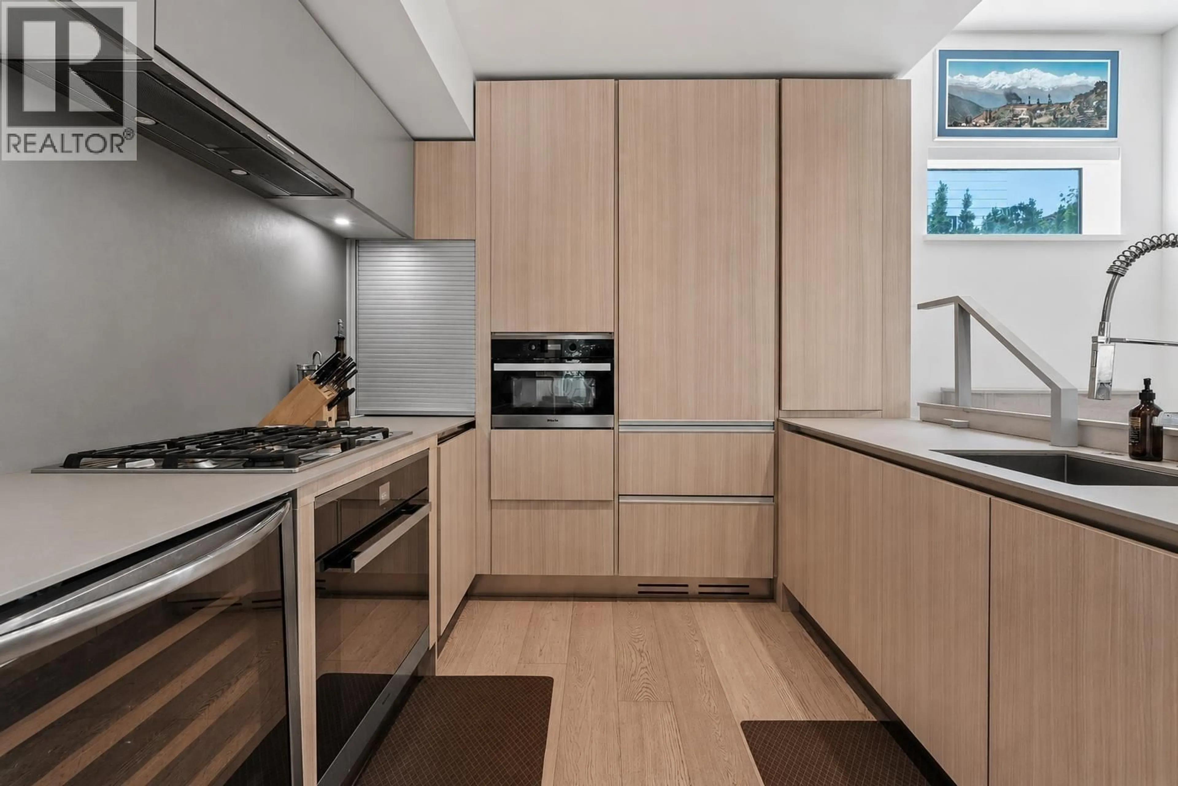 Standard kitchen, wood/laminate floor for 156 WOODSTOCK AVENUE, Vancouver British Columbia V5Y0N1