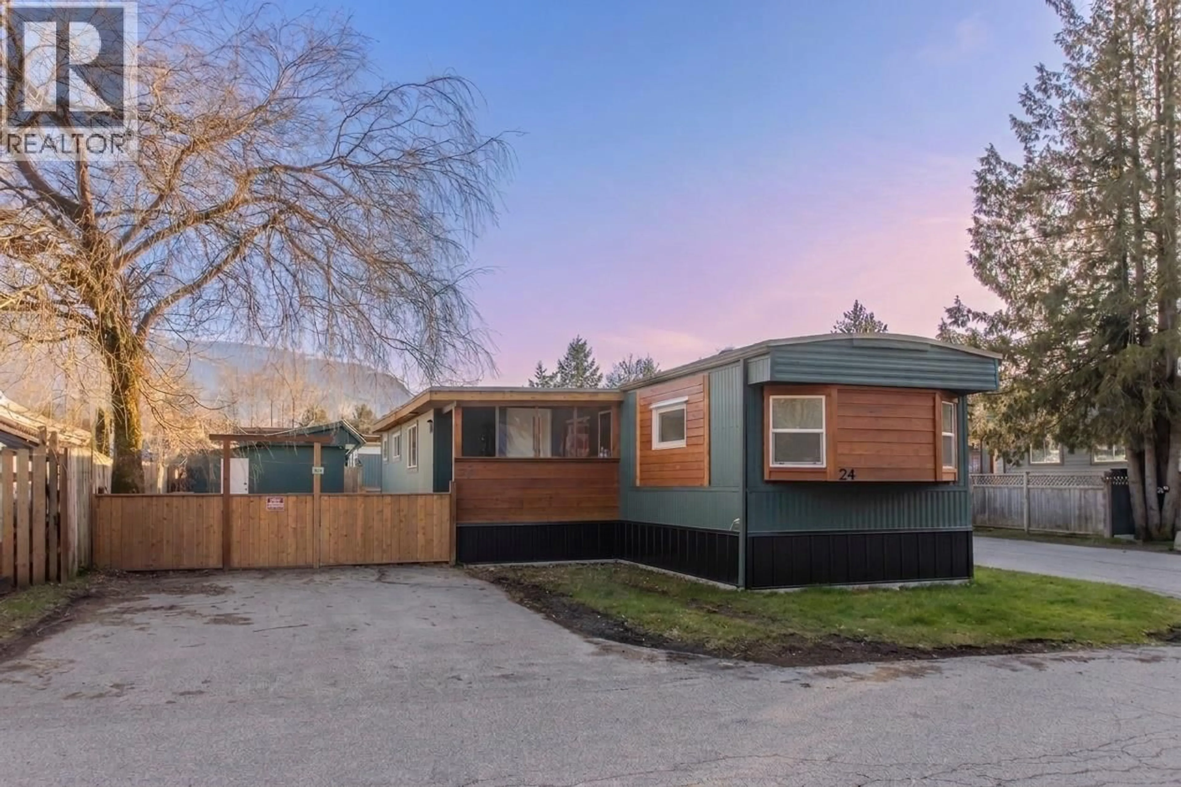 Unknown for 24 - 40157 GOVERNMENT ROAD, Squamish British Columbia V8B0N7