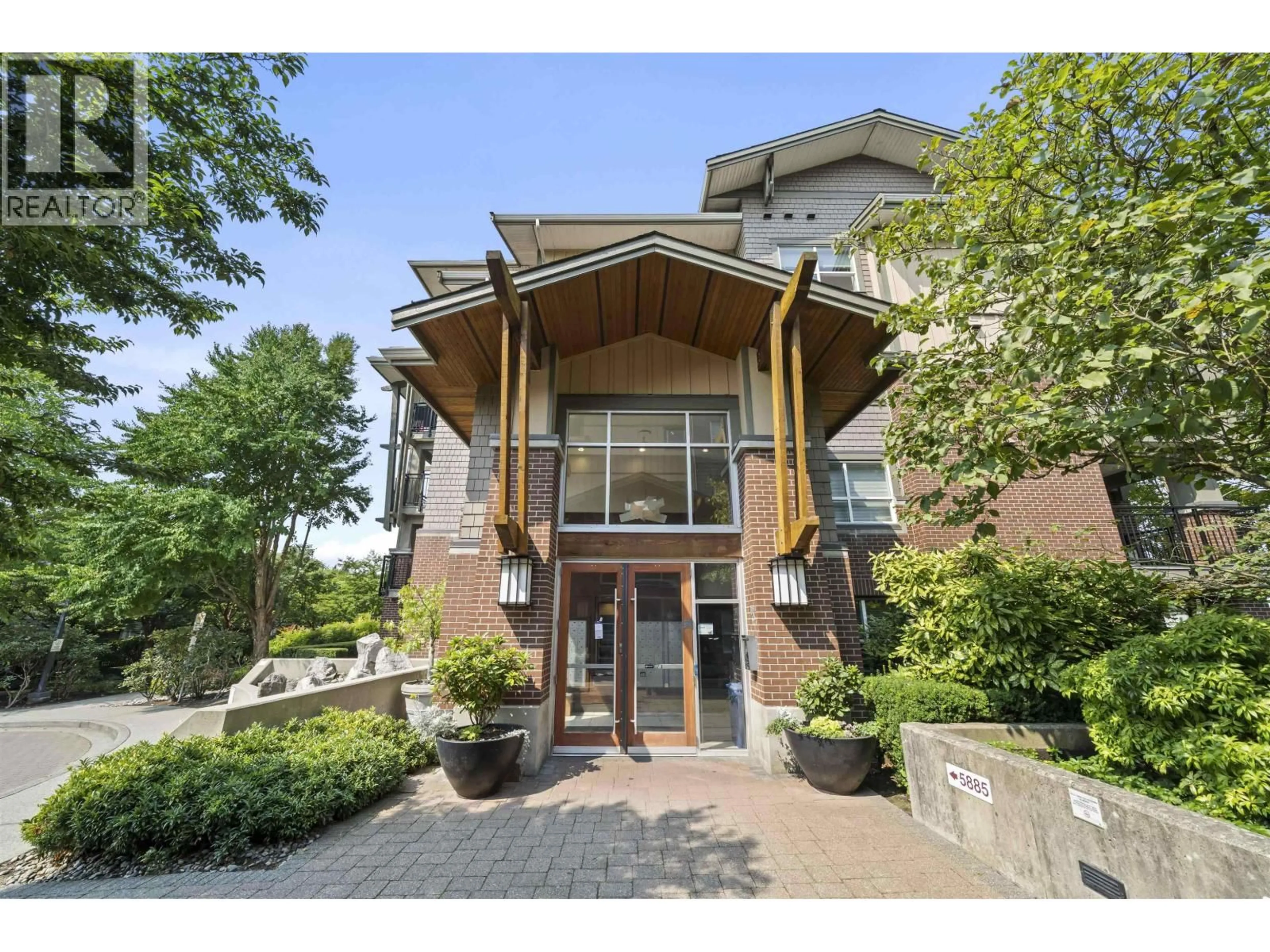 Indoor foyer for 302 - 5885 IRMIN STREET, Burnaby British Columbia V5J0C2