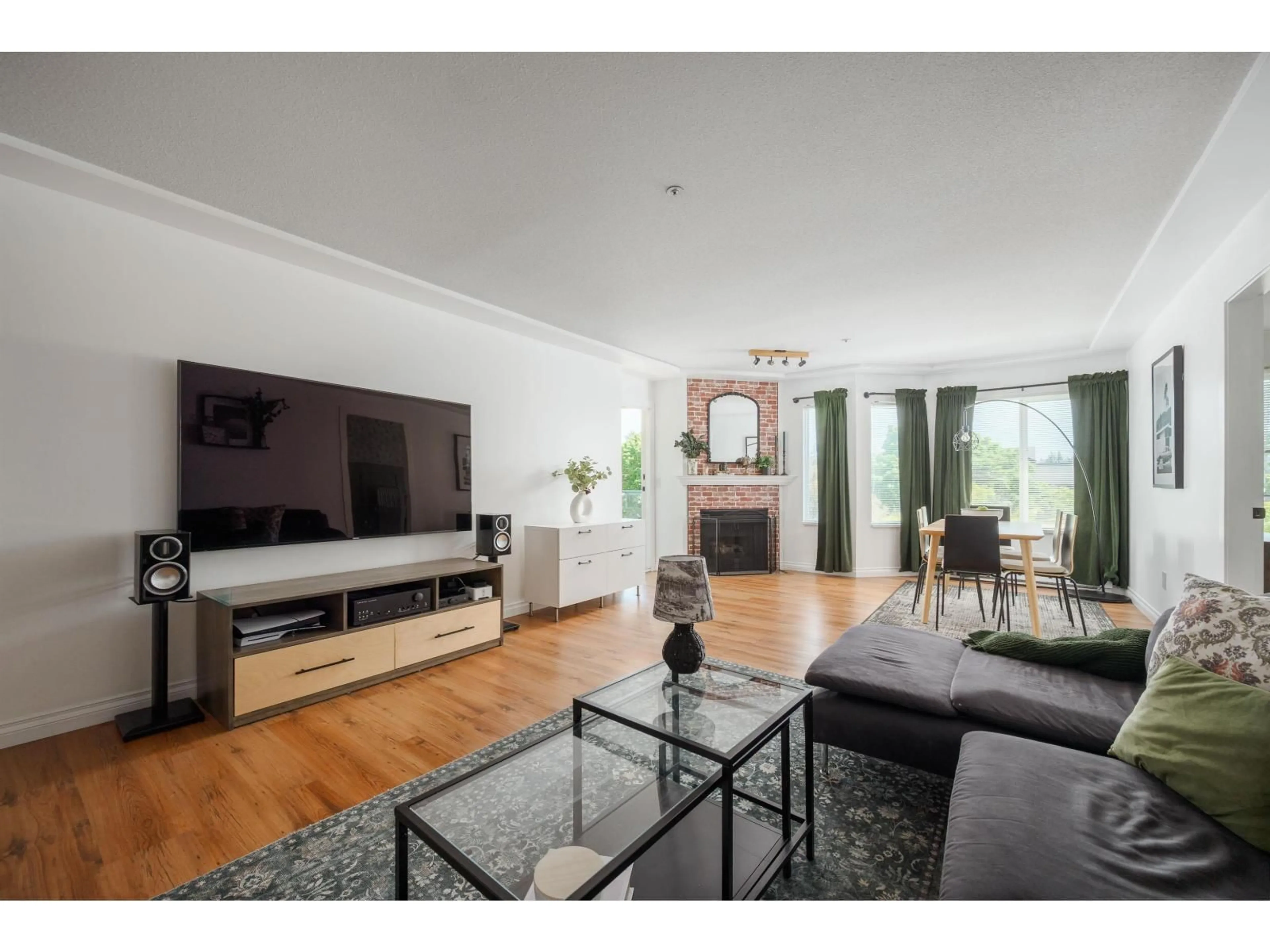 Living room with furniture, wood/laminate floor for 408 - 20443 53 AVENUE, Langley British Columbia V3A7A6