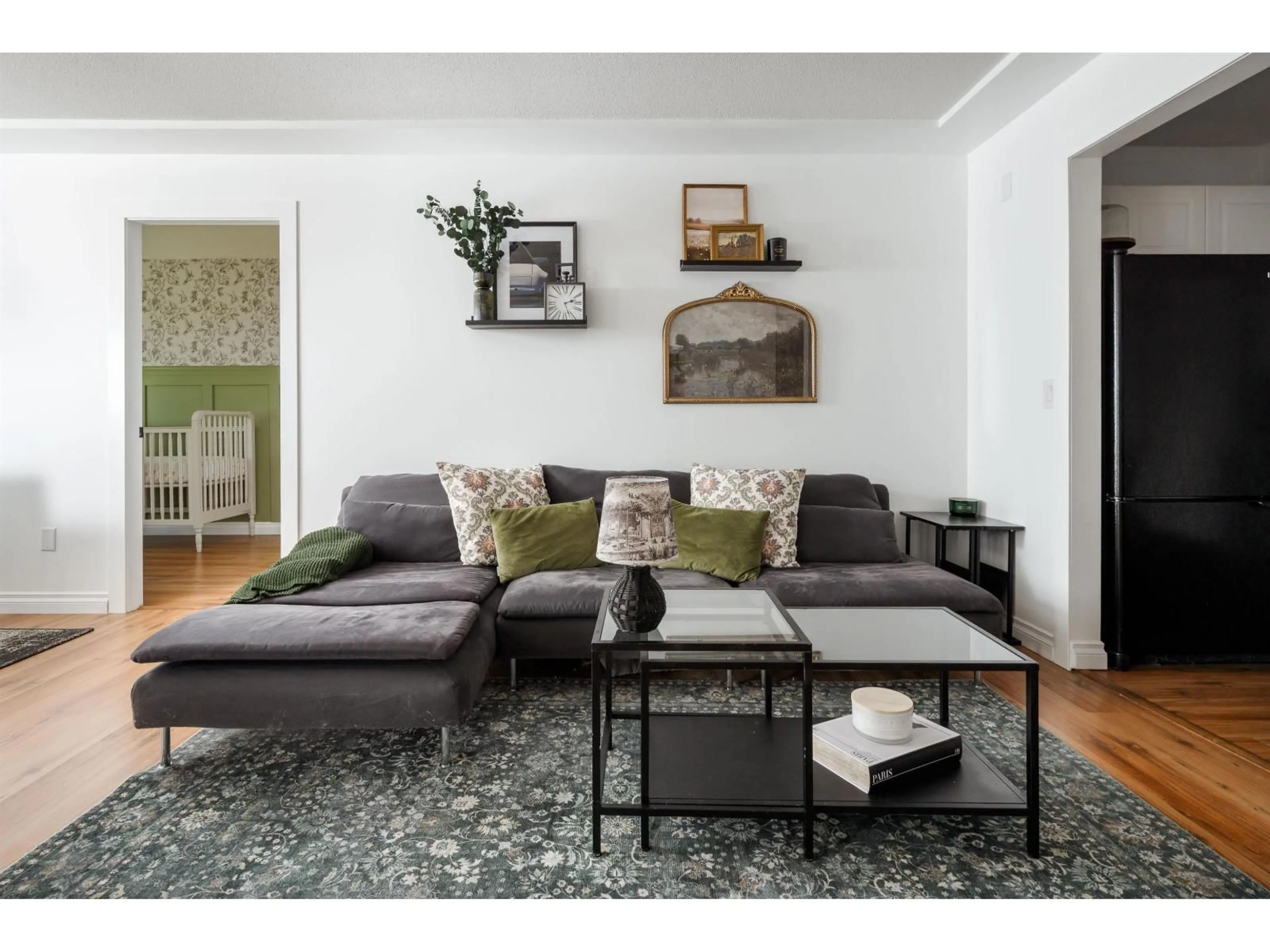 Living room with furniture, wood/laminate floor for 408 - 20443 53 AVENUE, Langley British Columbia V3A7A6