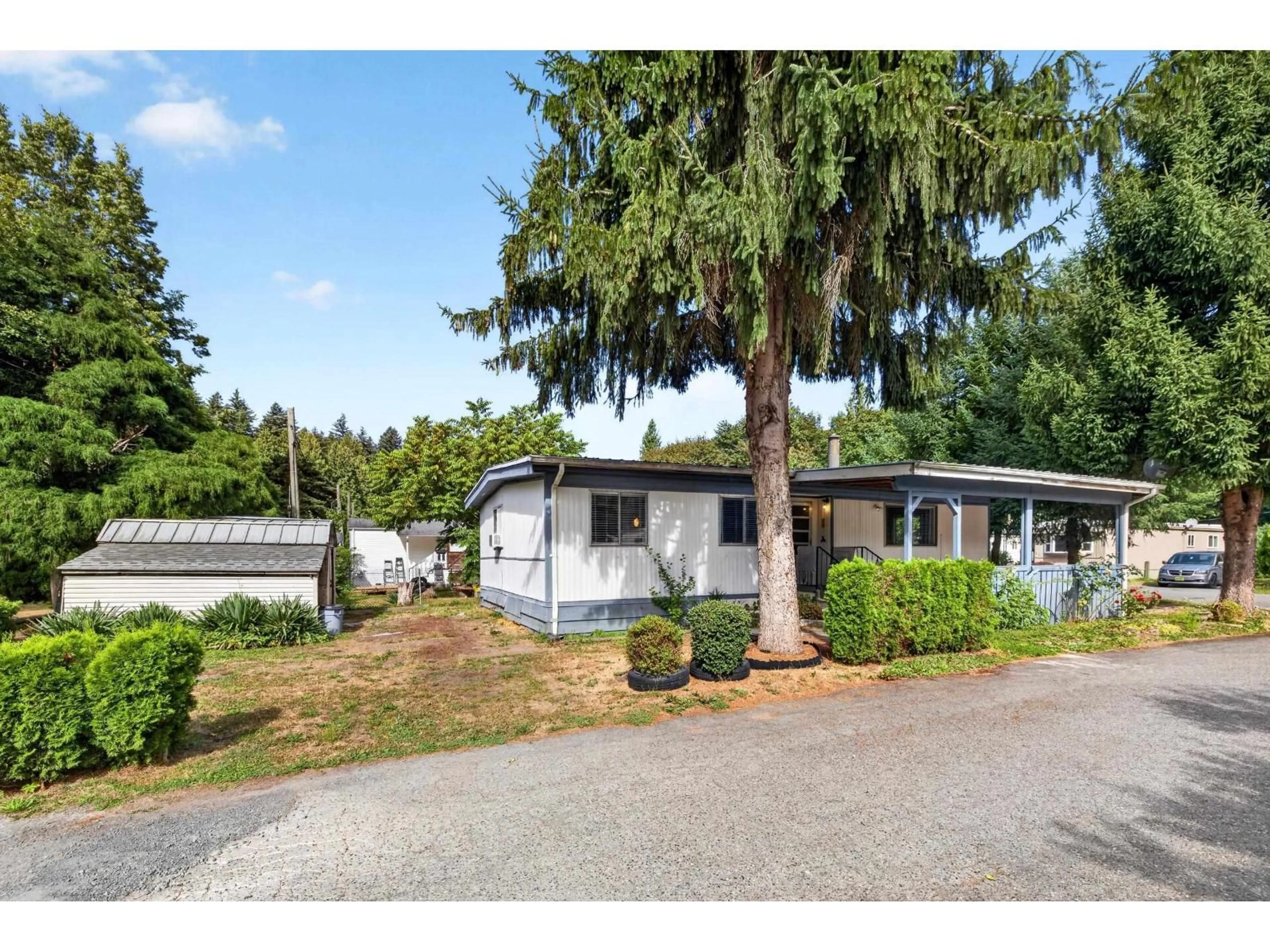 Home with vinyl exterior material, street for 109 - 3942 COLUMBIA VALLEY ROAD, Cultus Lake British Columbia V2R5B4