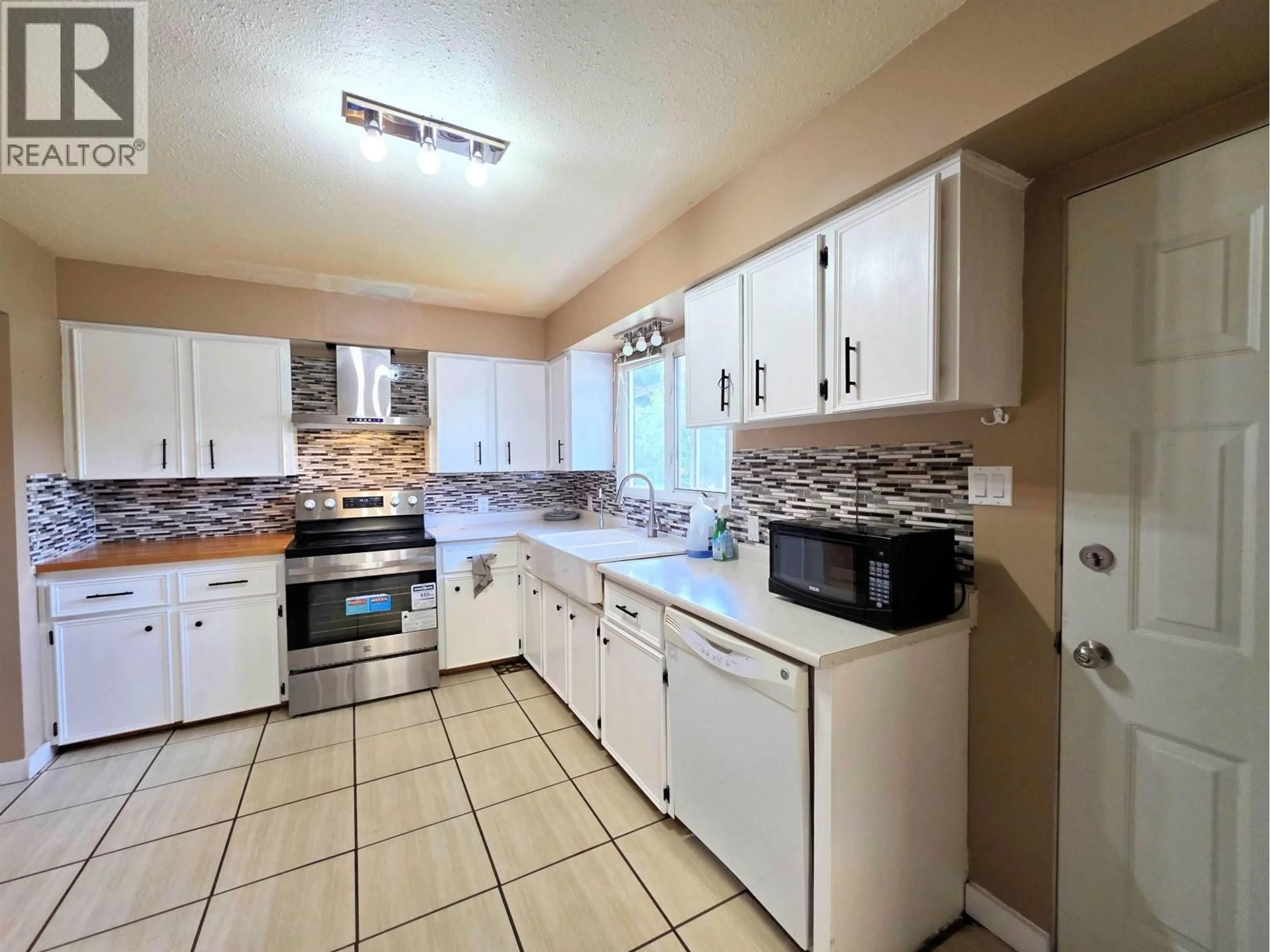 Standard kitchen, ceramic/tile floor for 1753 KENWOOD STREET, Prince George British Columbia V2L1S4