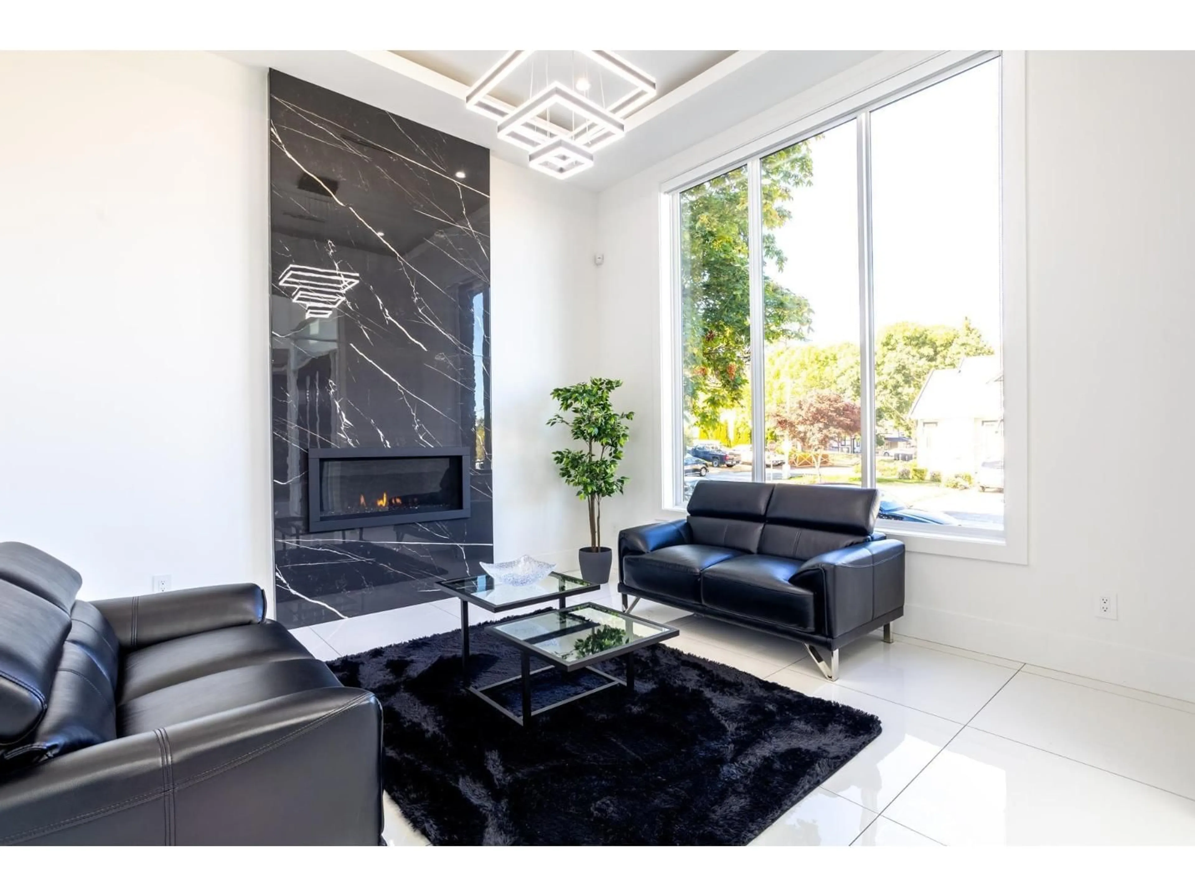 Lobby for 12682 78 AVENUE, Surrey British Columbia V3W2X7