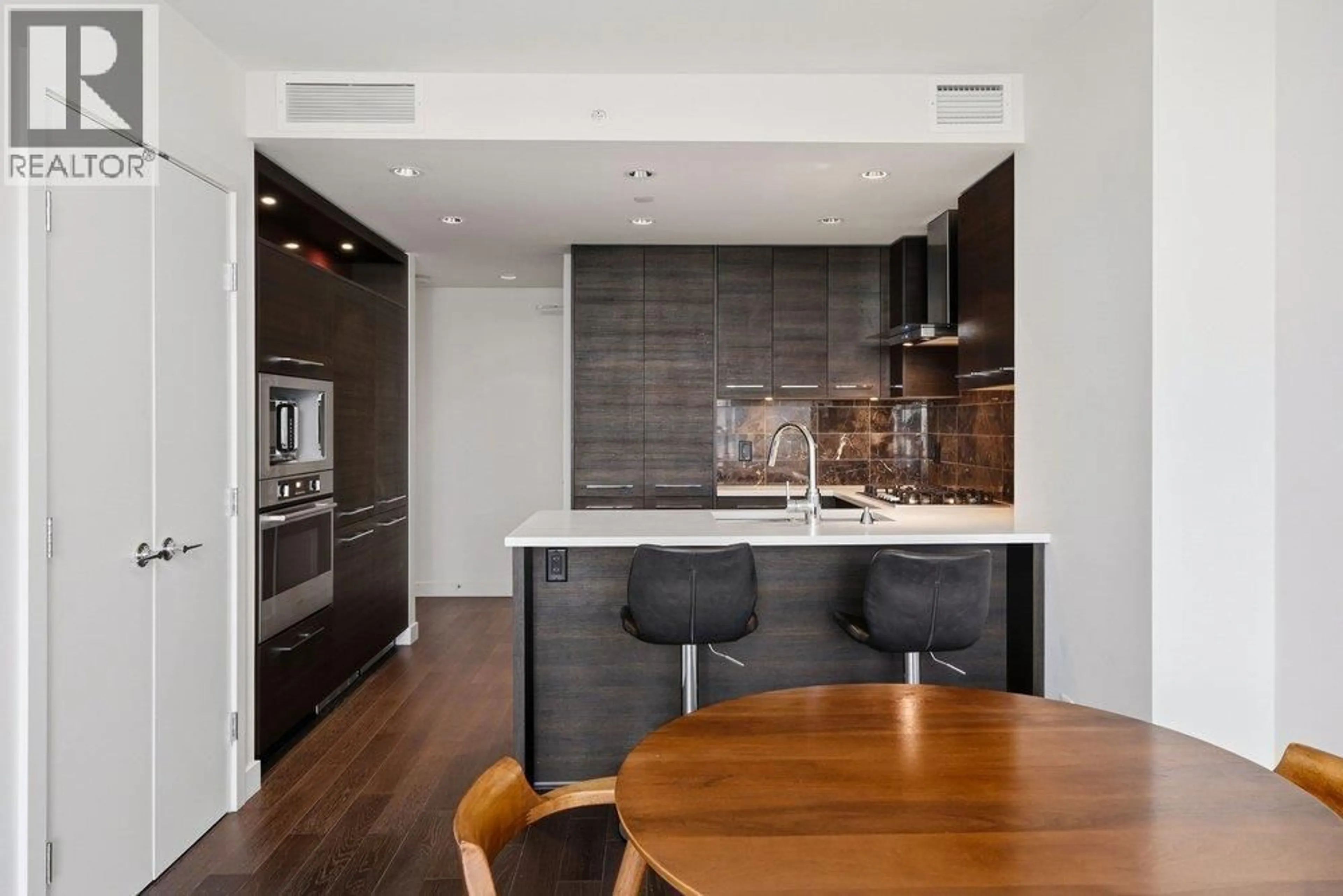 Contemporary kitchen, unknown for 611 - 7488 LANSDOWNE ROAD, Richmond British Columbia V7C0B9