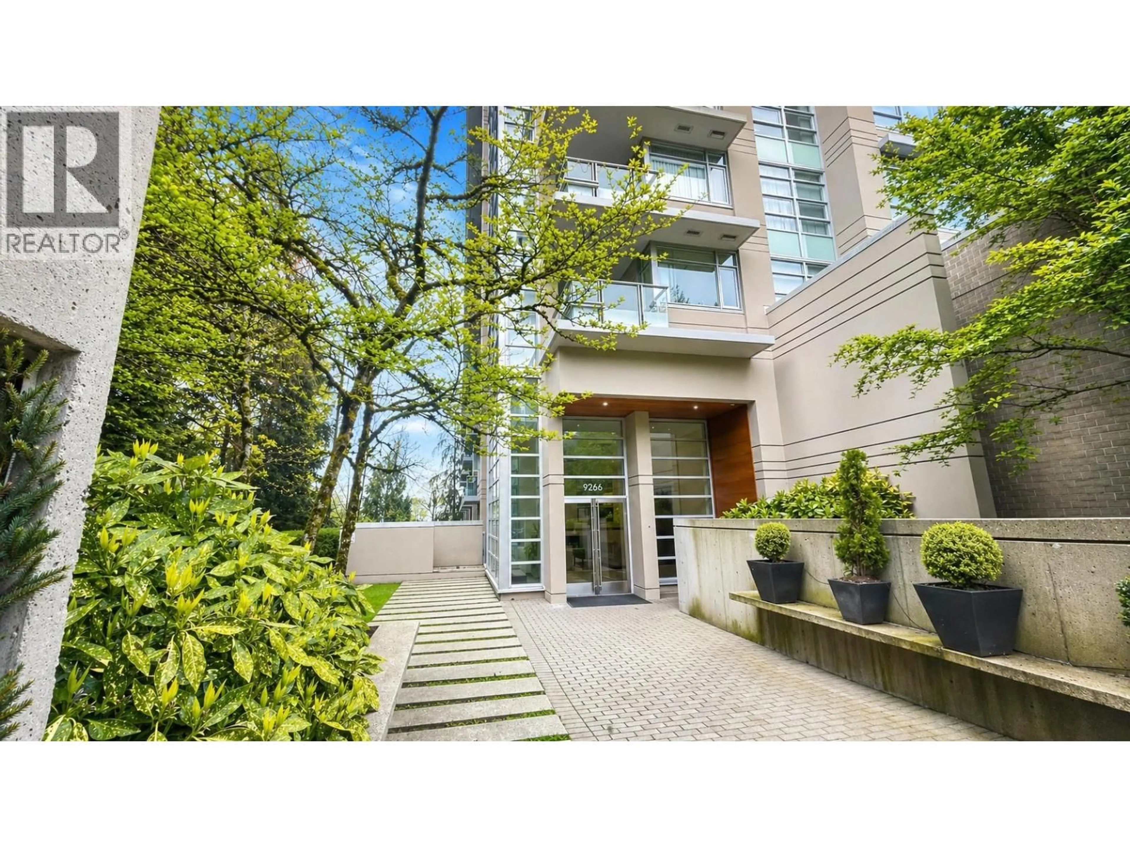 Indoor foyer for 601 - 9266 UNIVERSITY CRESCENT, Burnaby British Columbia V5A4Z1
