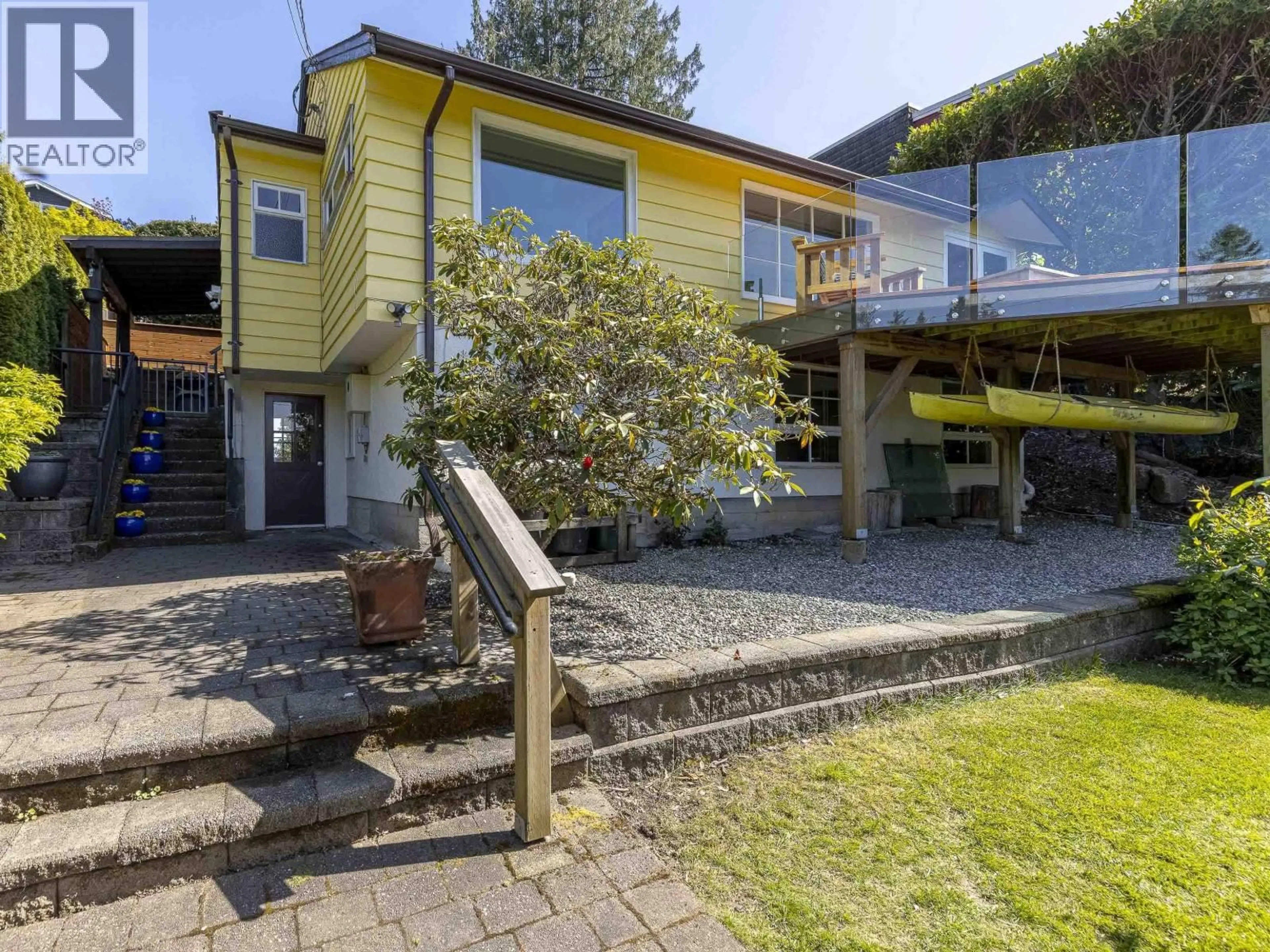 A pic from outside/outdoor area/front of a property/back of a property/a pic from drone, street for 6248 WELLINGTON AVENUE, West Vancouver British Columbia V7W2H4