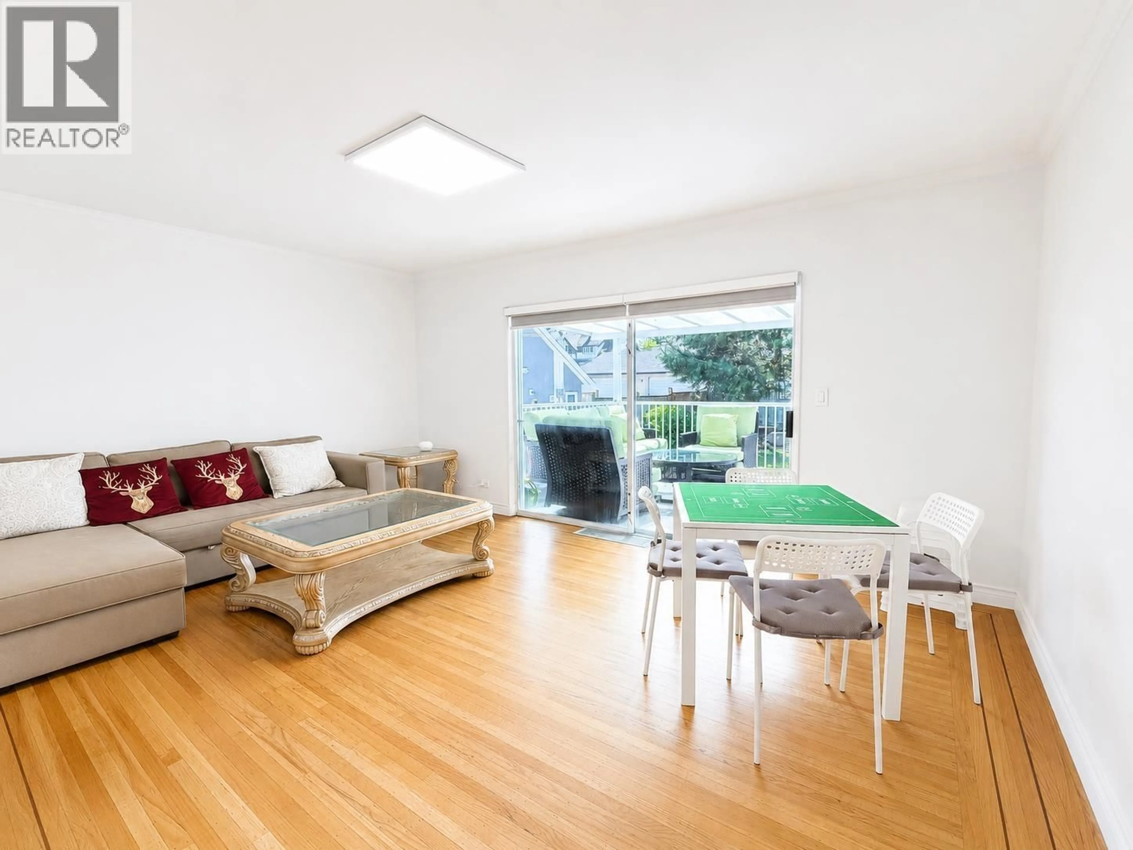 Living room with furniture, wood/laminate floor for 5809 SELKIRK STREET, Vancouver British Columbia V6M2Y5