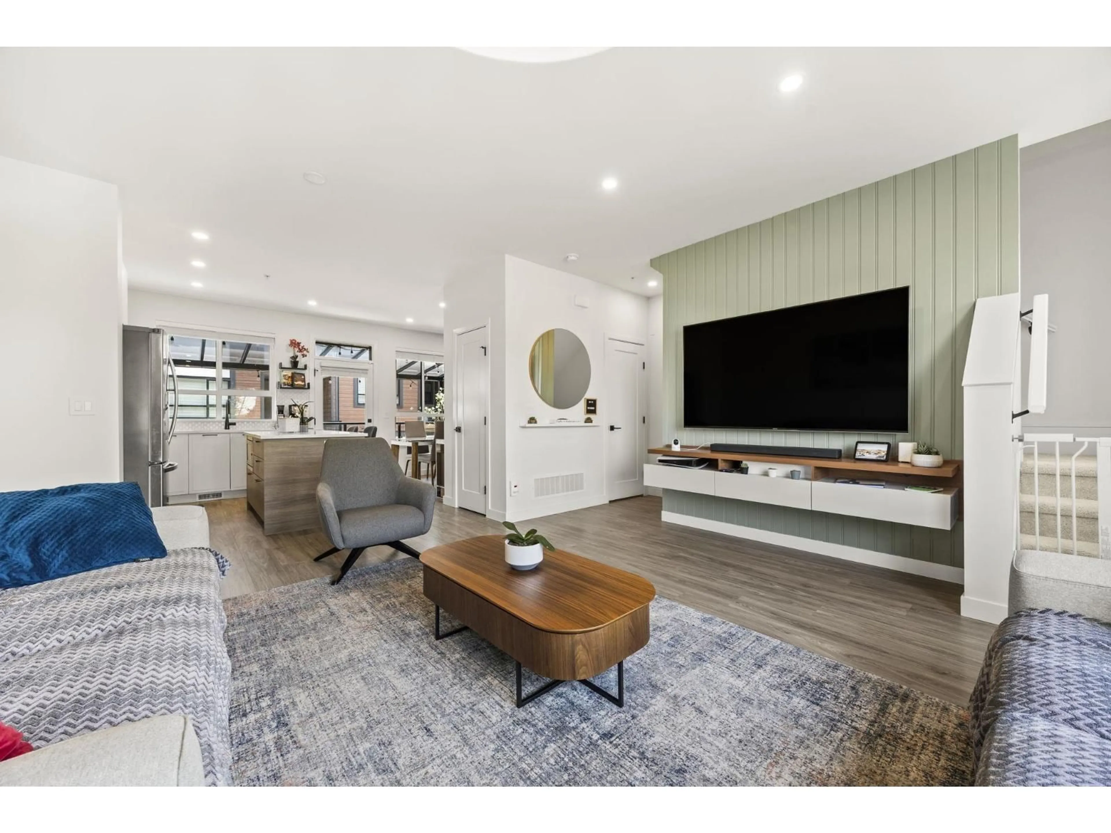 Living room with furniture, unknown for 15 - 20150 81 AVENUE, Langley British Columbia V2Y3L8