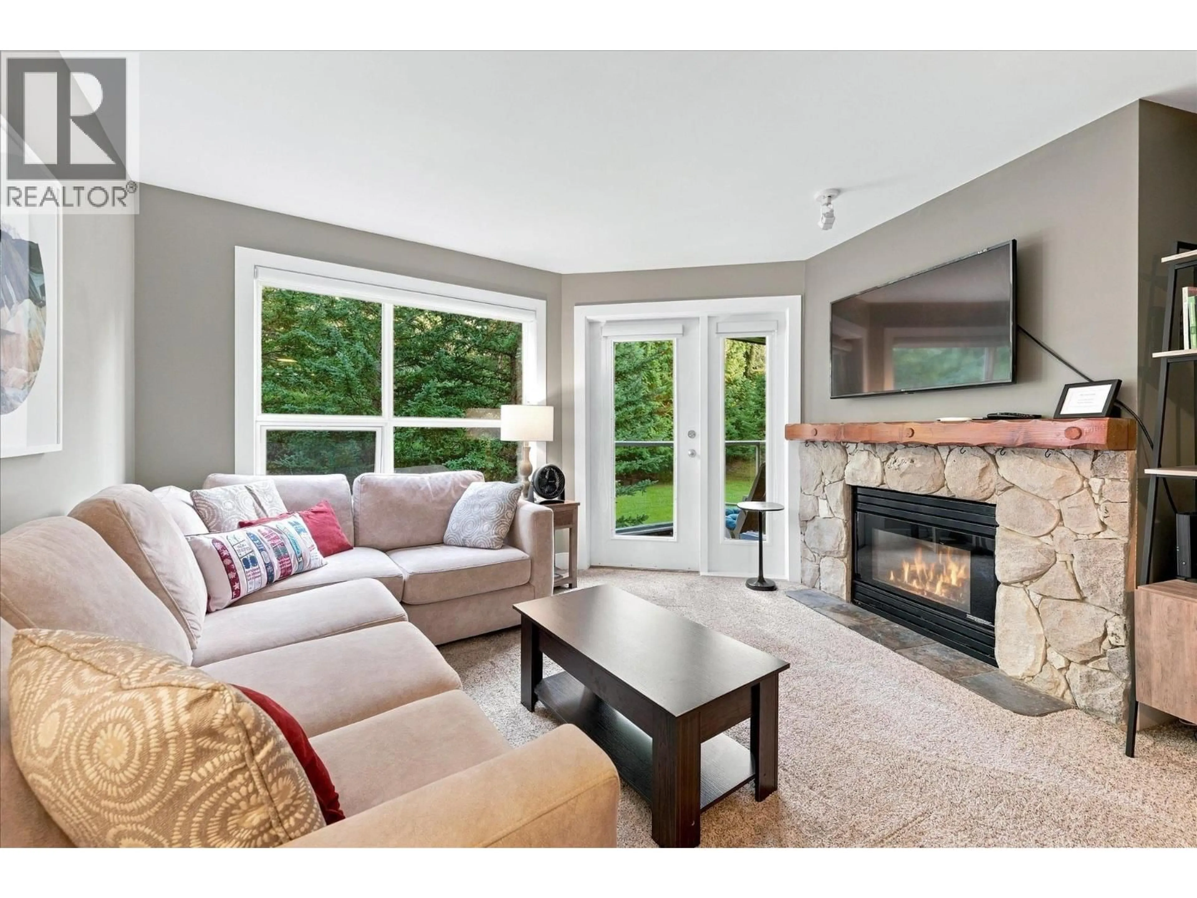Living room with furniture, unknown for 345 - 4800 SPEARHEAD DRIVE, Whistler British Columbia V8E1G1