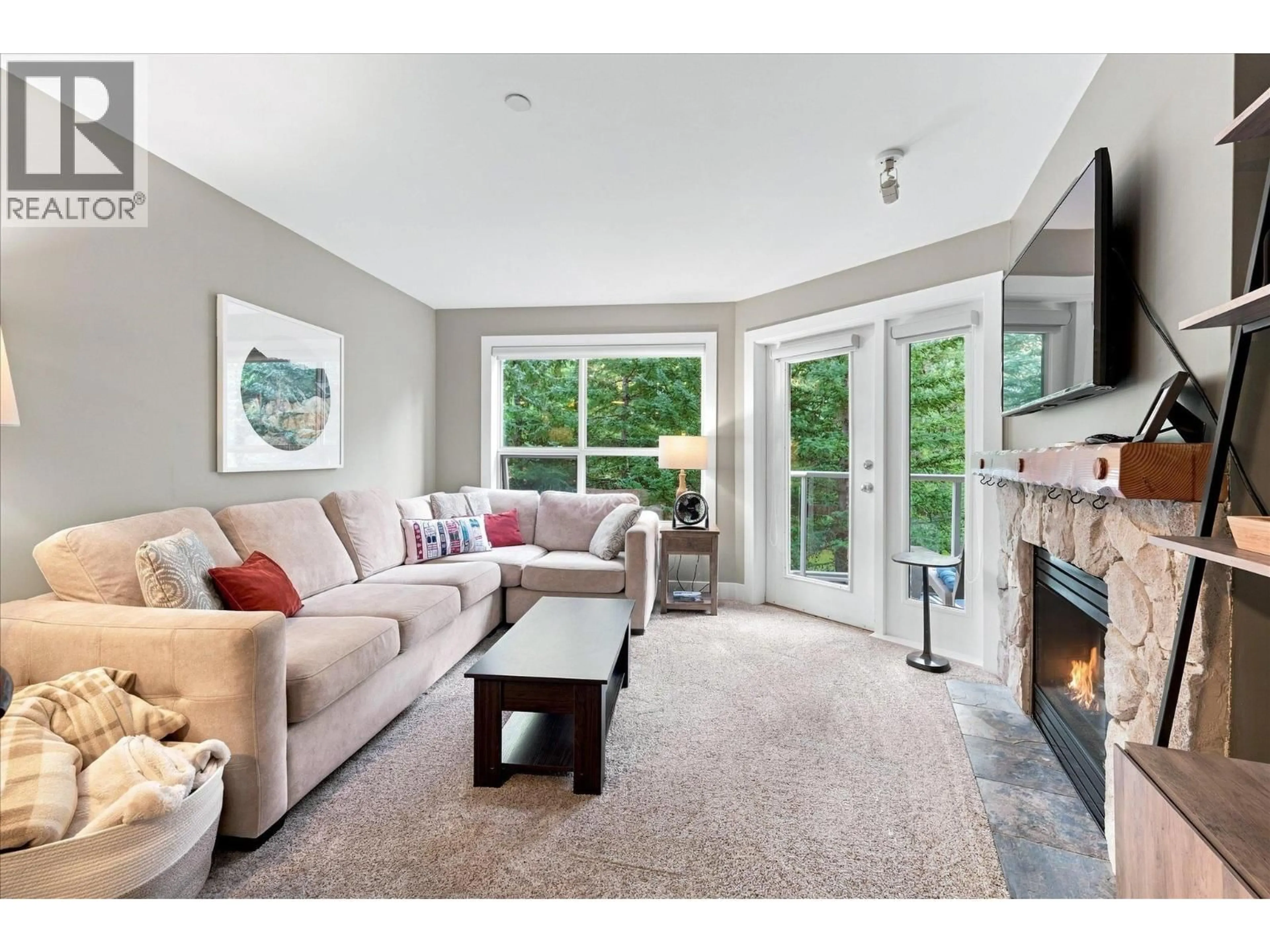 Living room with furniture, unknown for 345 - 4800 SPEARHEAD DRIVE, Whistler British Columbia V8E1G1