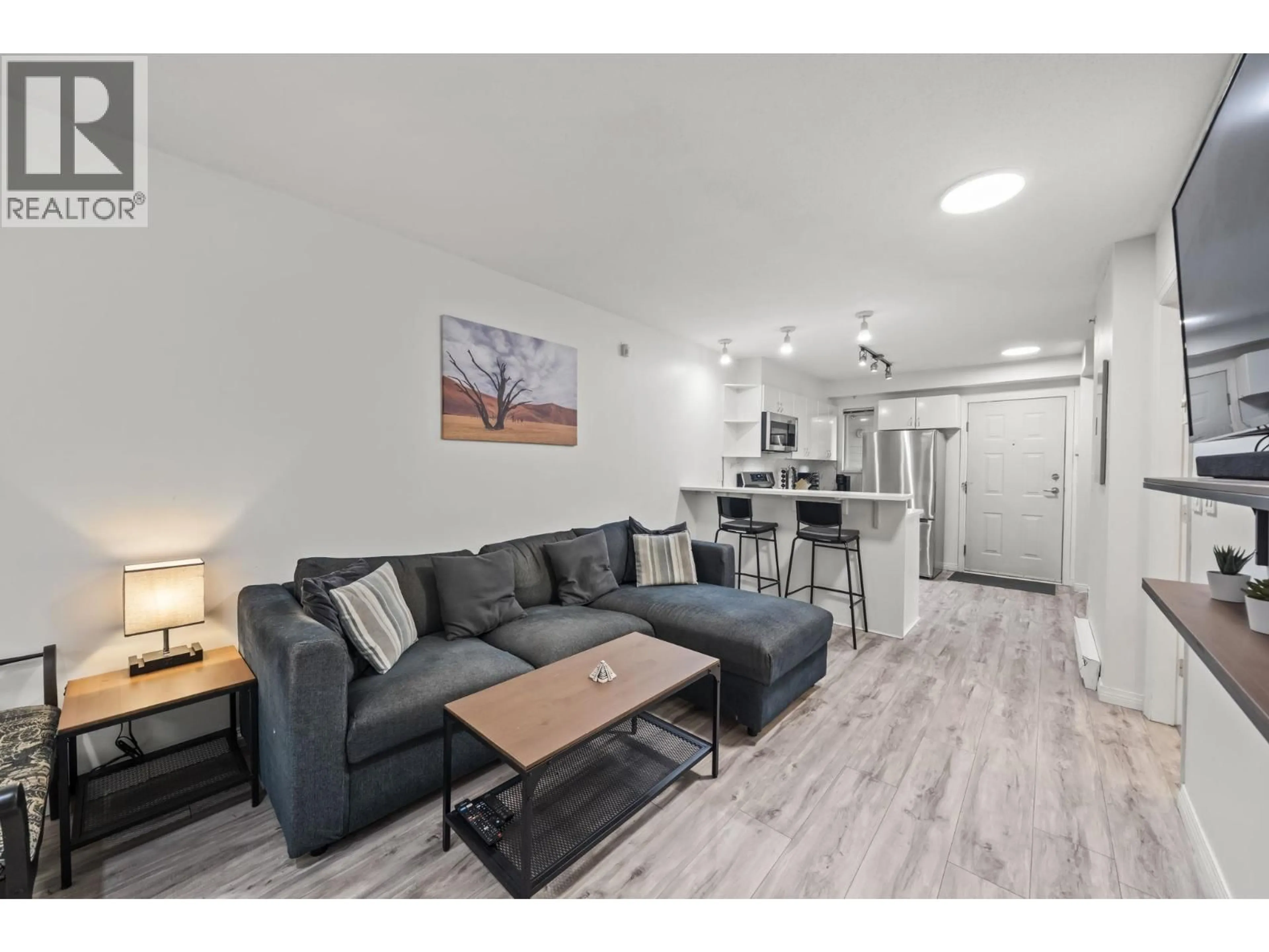 Living room with furniture, wood/laminate floor for 316 - 528 ROCHESTER AVENUE, Coquitlam British Columbia V3K7A5