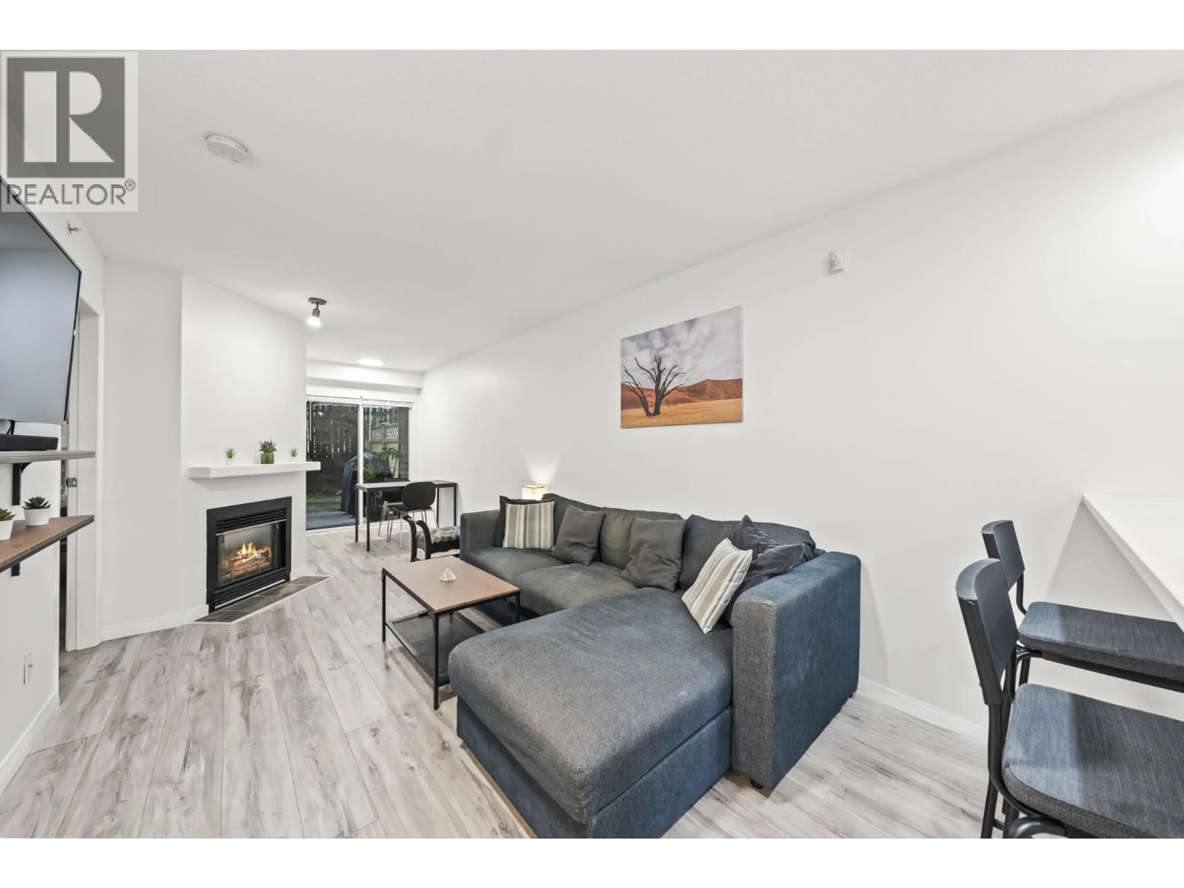 Living room with furniture, wood/laminate floor for 316 - 528 ROCHESTER AVENUE, Coquitlam British Columbia V3K7A5