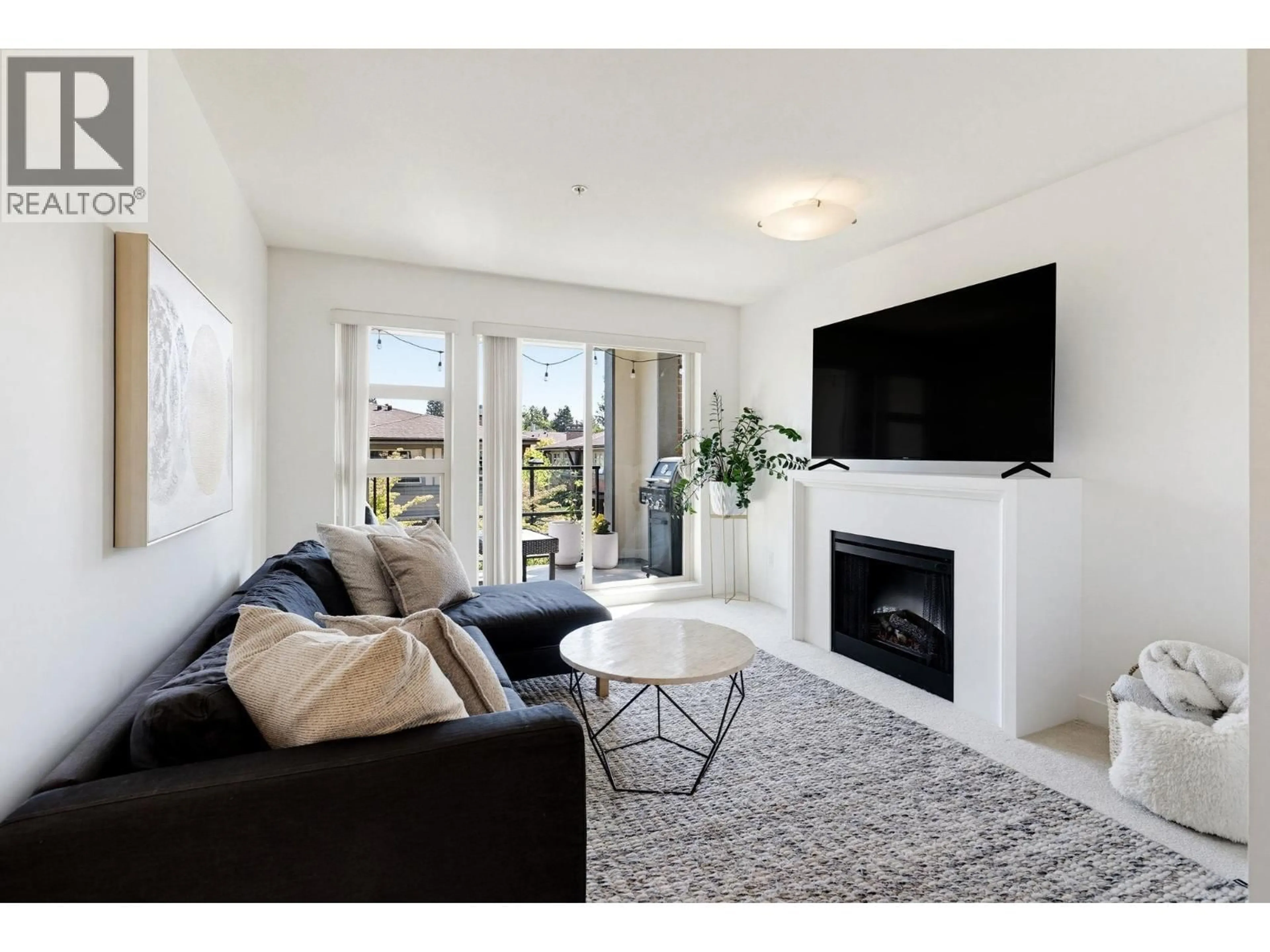Living room with furniture, unknown for 213 - 738 29TH AVENUE, Vancouver British Columbia V5V0B6