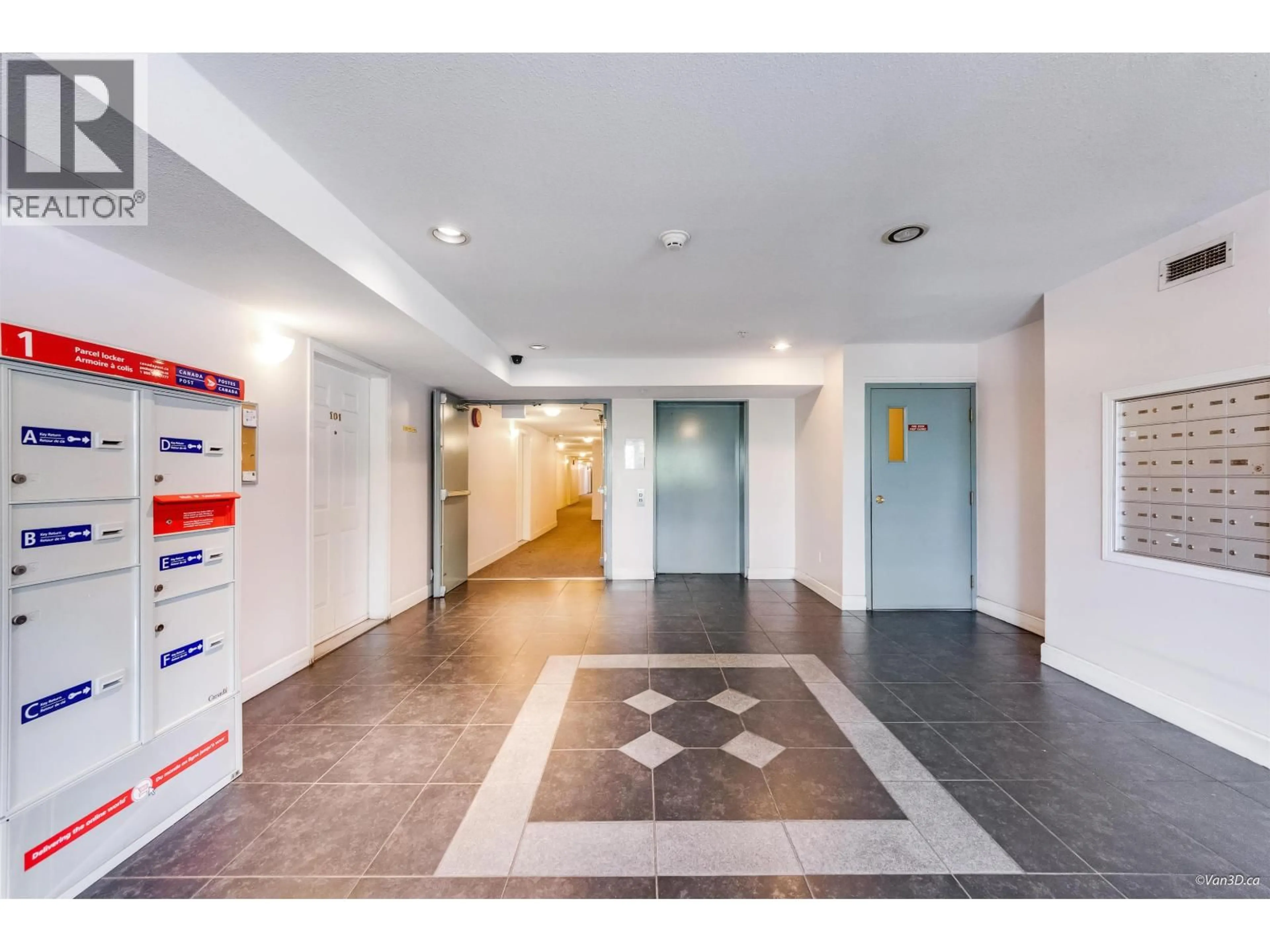 Indoor foyer for 209 - 5818 LINCOLN STREET, Vancouver British Columbia V5R4P7