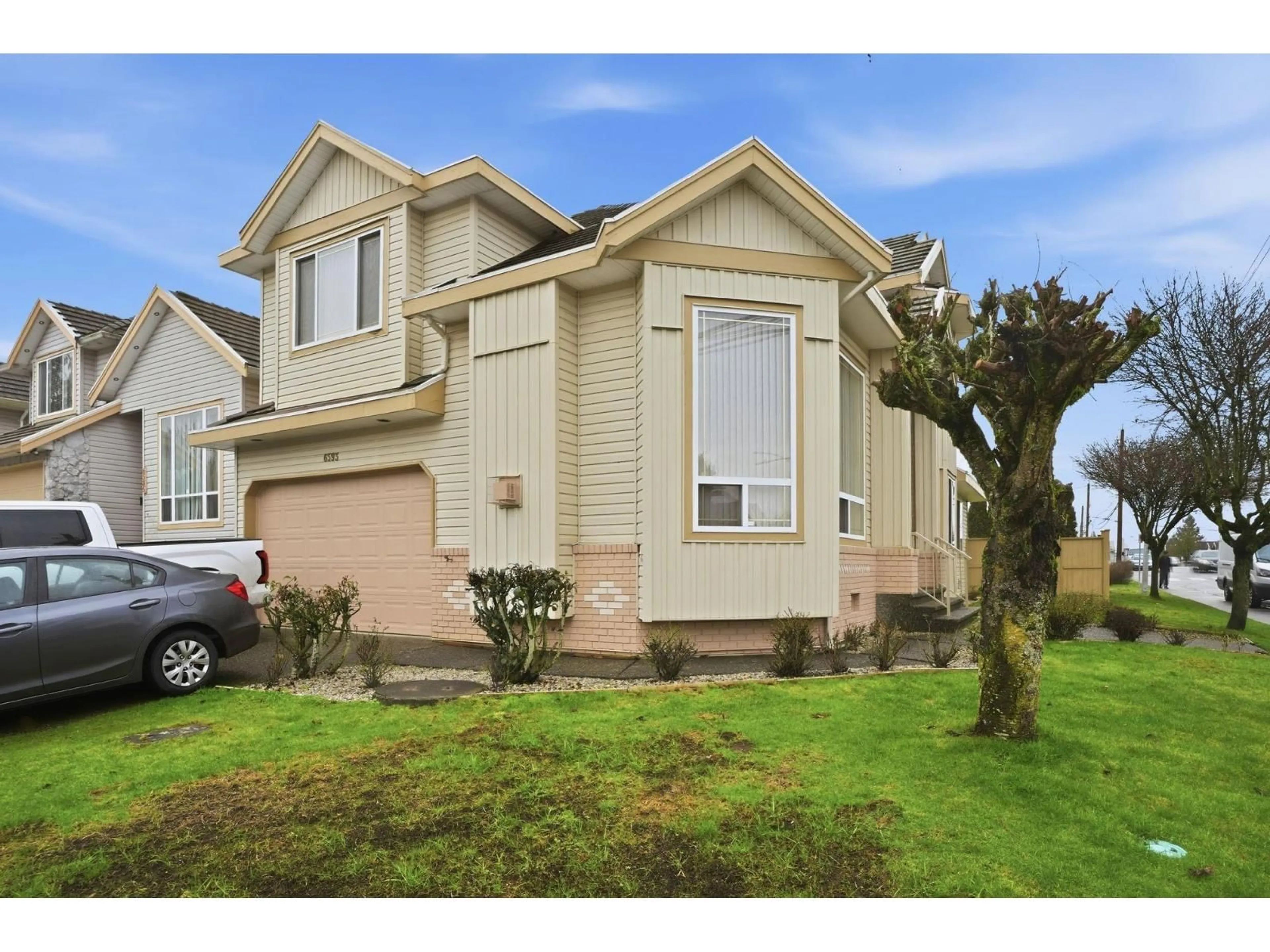 Home with vinyl exterior material, street for 6593 125A STREET, Surrey British Columbia V3W6S9