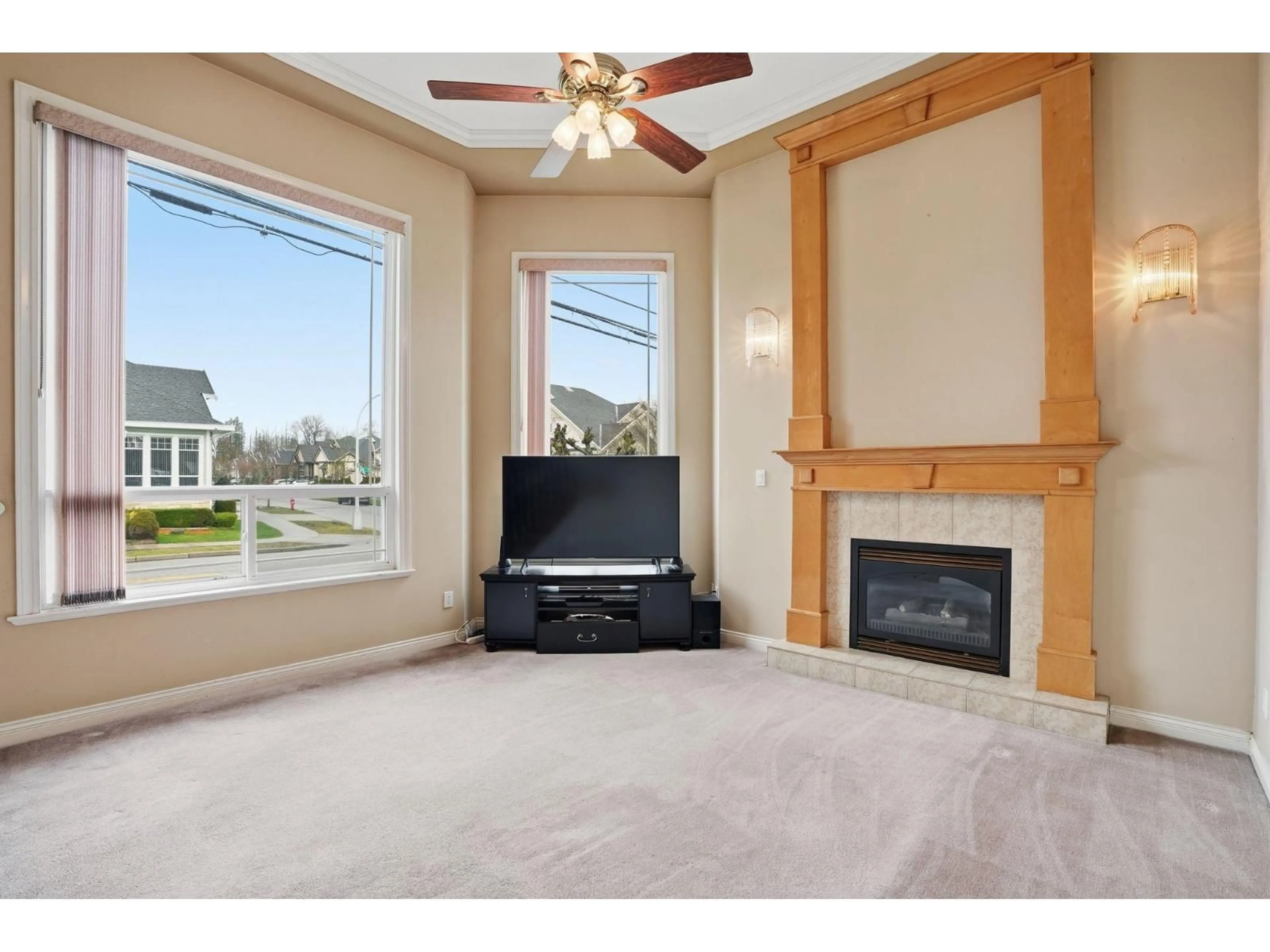 Living room with furniture, unknown for 6593 125A STREET, Surrey British Columbia V3W6S9
