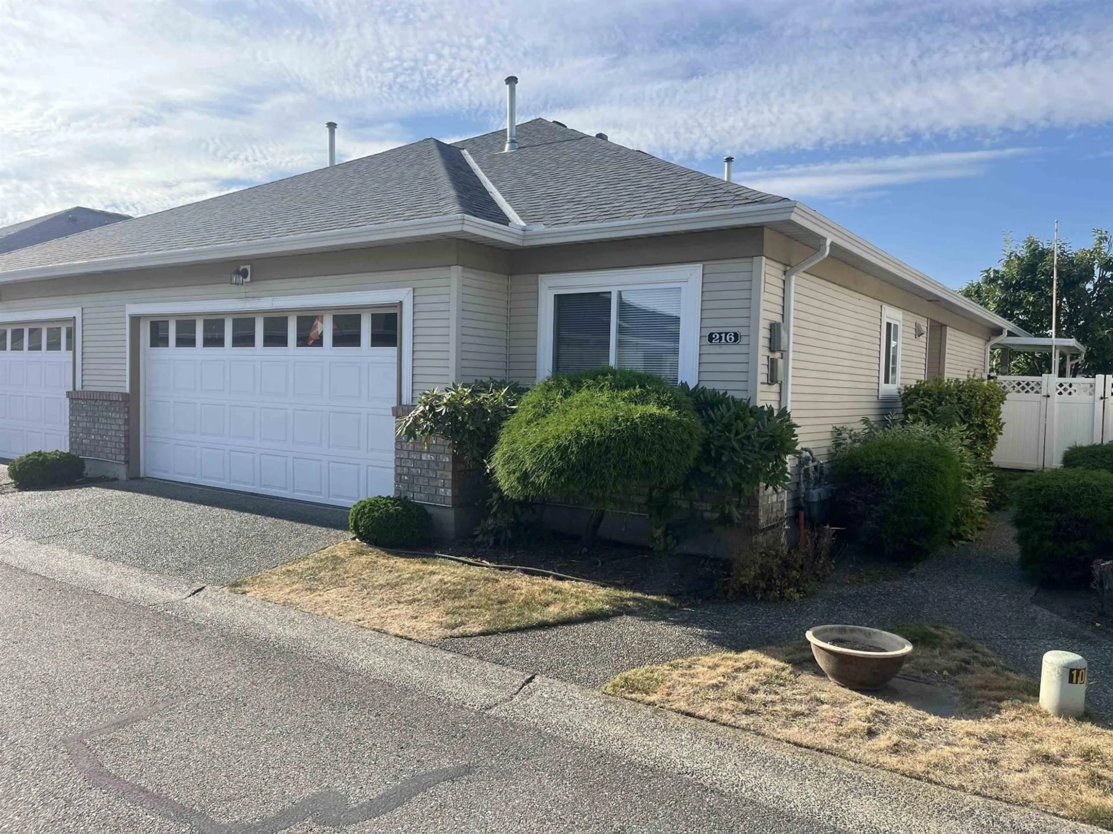 Home with vinyl exterior material, street for 216 - 8485 YOUNG ROAD, Chilliwack British Columbia V2P7Y7