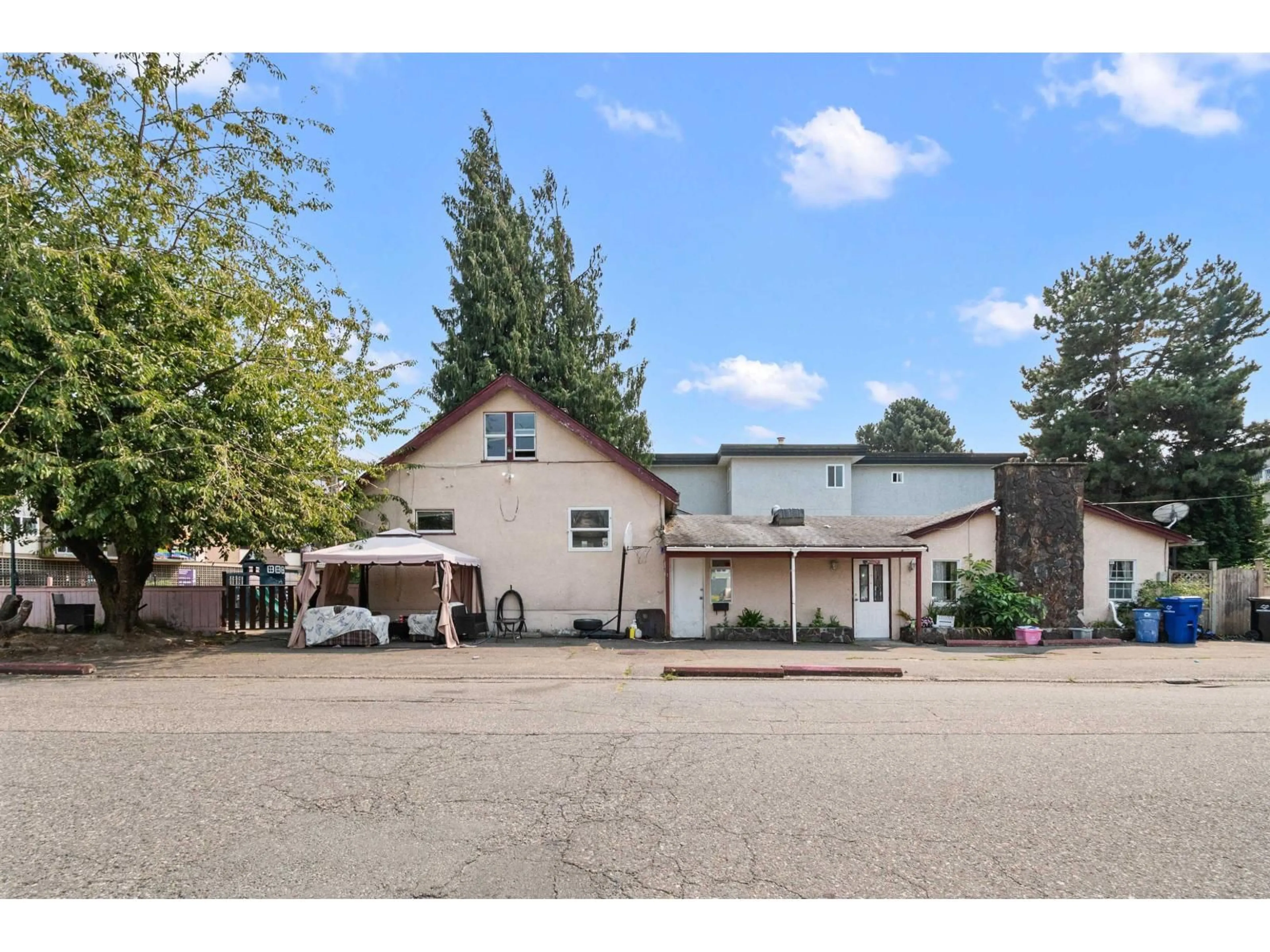 A pic from outside/outdoor area/front of a property/back of a property/a pic from drone, unknown for 9475 WILLIAMS STREET, Chilliwack British Columbia V2P5E8