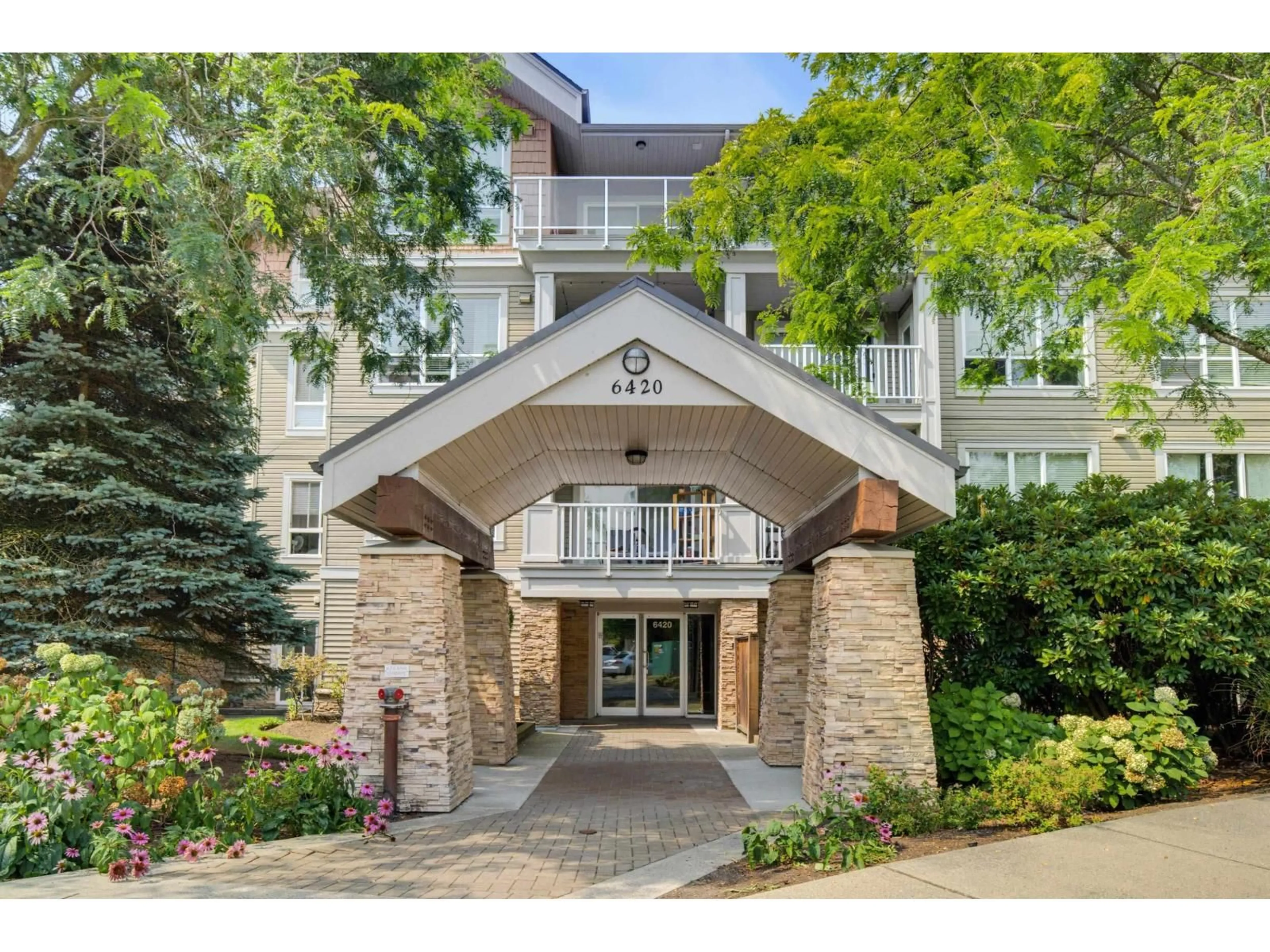 Indoor foyer for 210 - 6420 194 STREET, Surrey British Columbia V4N6J7