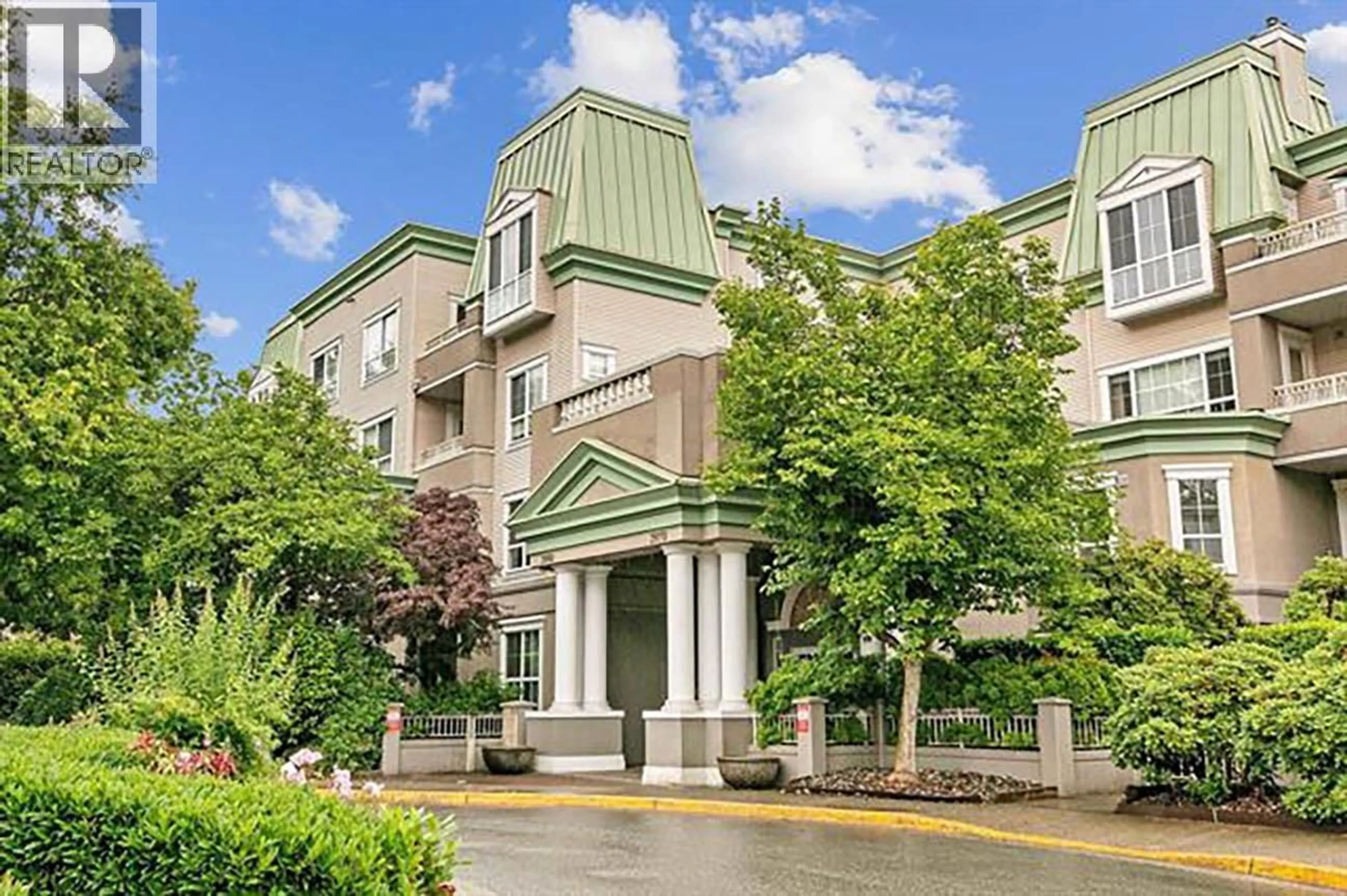 Patio, building for 120 - 2970 PRINCESS CRESCENT, Coquitlam British Columbia V3B7R5