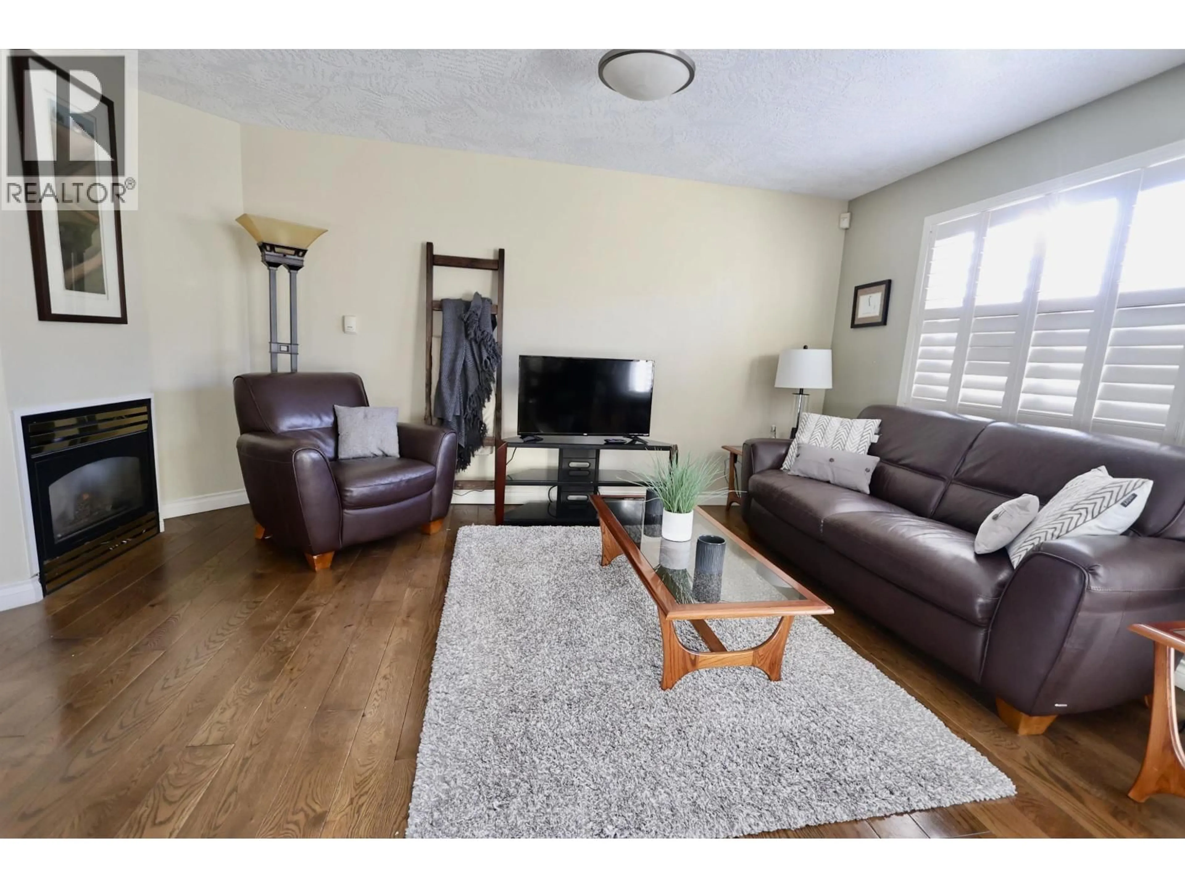 Living room with furniture, wood/laminate floor for 147 - 6807 WESTGATE AVENUE, Prince George British Columbia V2N5T8