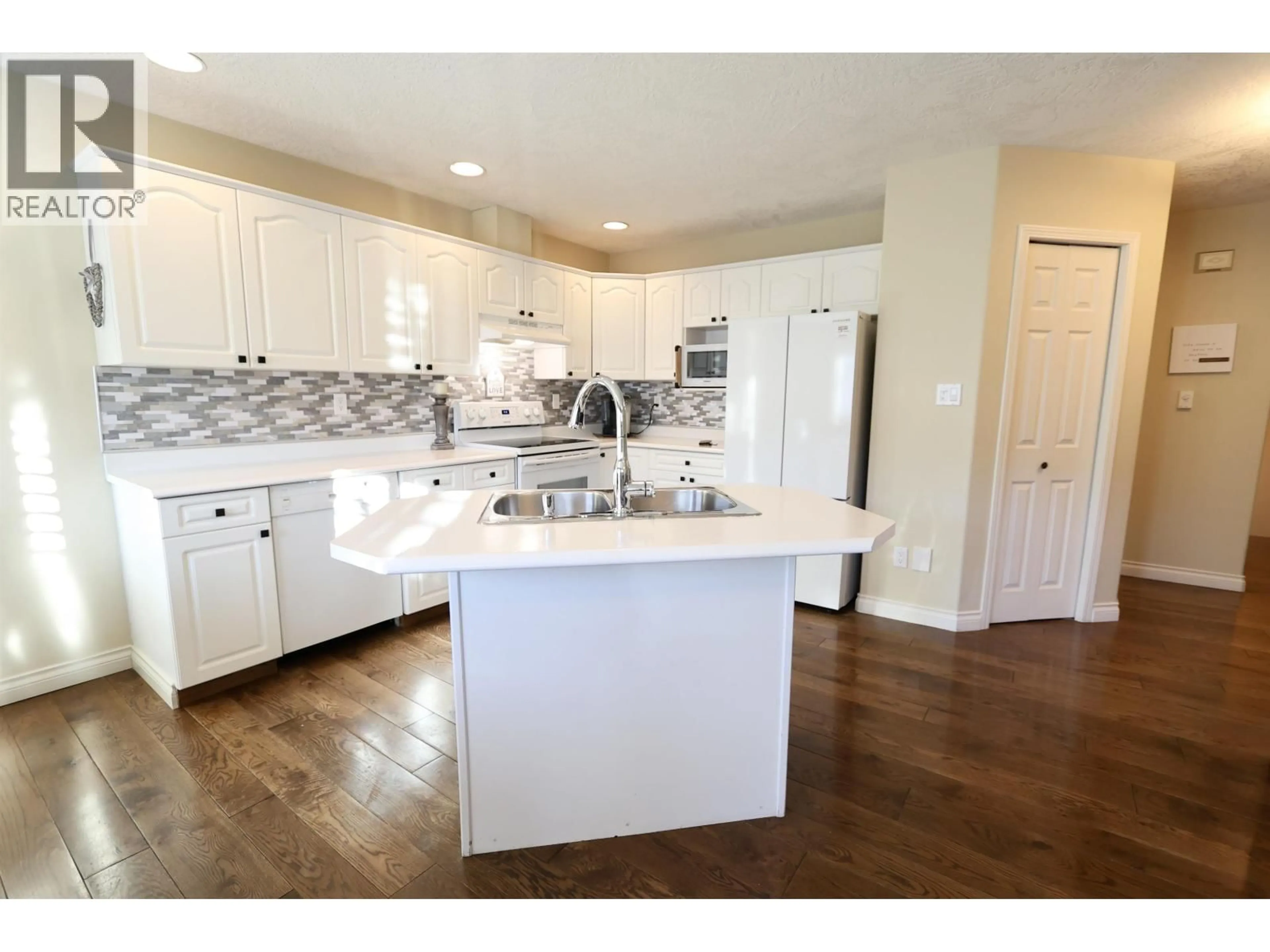 Open concept kitchen, unknown for 147 - 6807 WESTGATE AVENUE, Prince George British Columbia V2N5T8