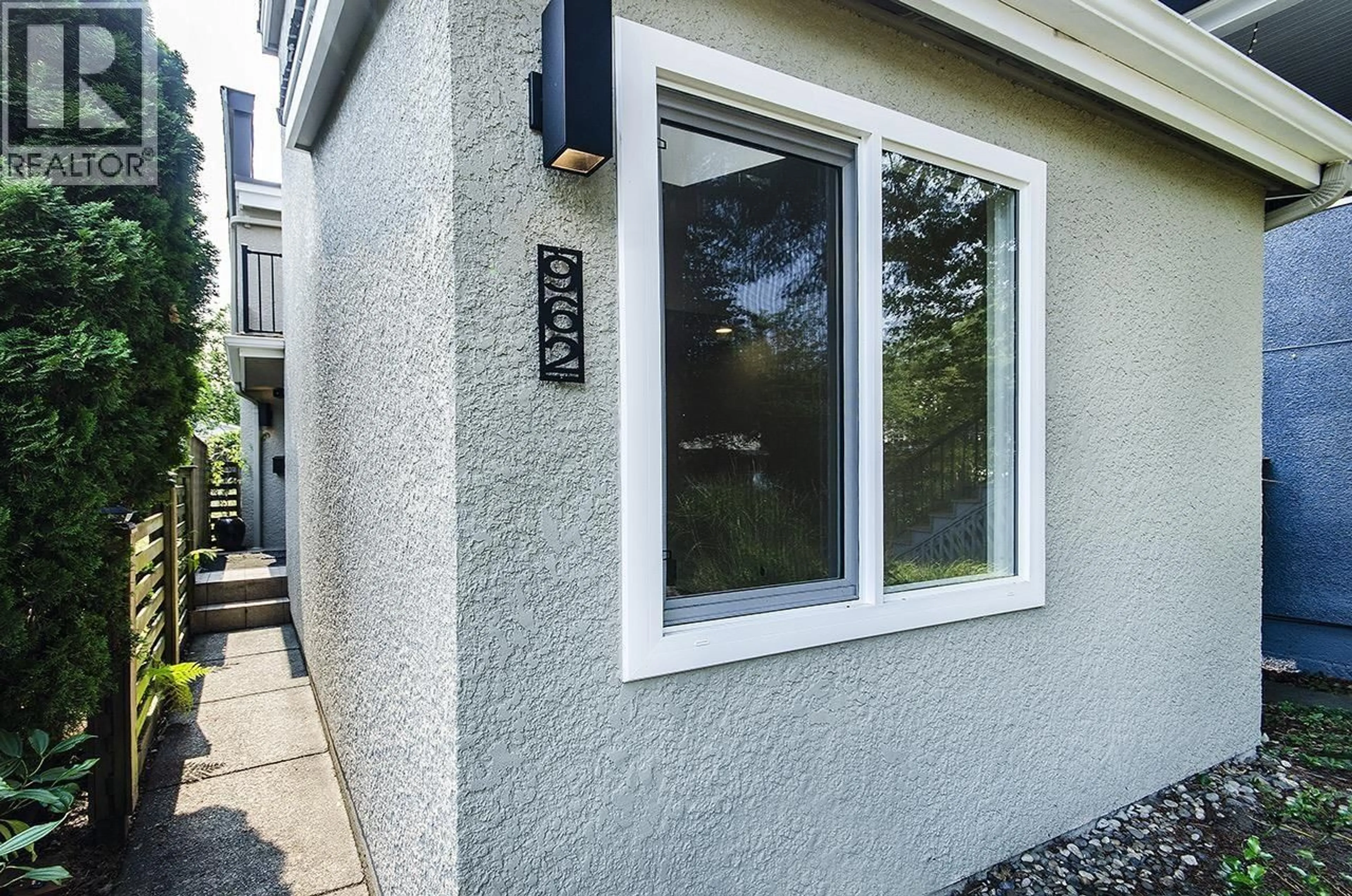 Home with vinyl exterior material, street for 962 11TH AVENUE, Vancouver British Columbia V5T2E9