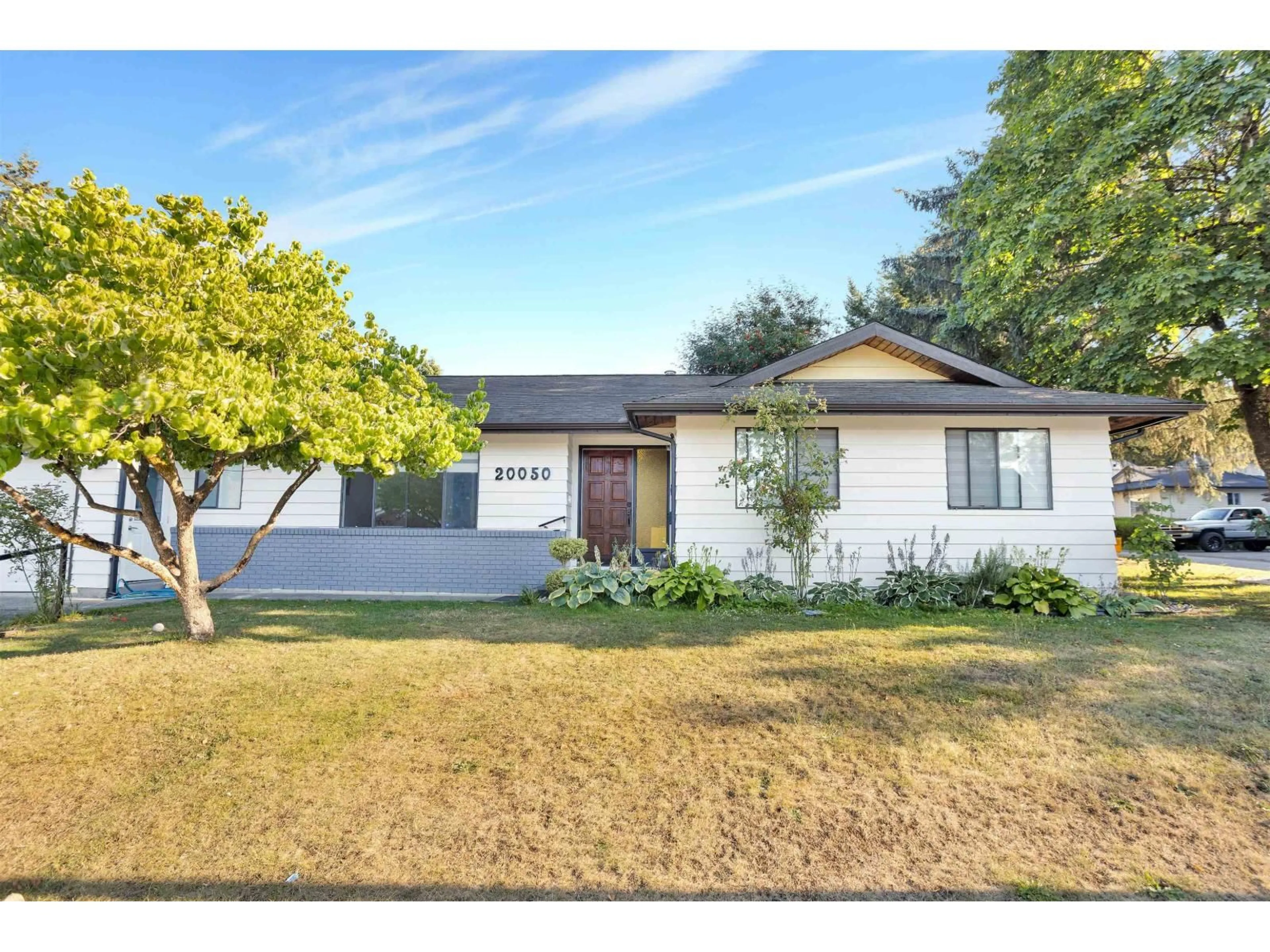 A pic from outside/outdoor area/front of a property/back of a property/a pic from drone, street for 20050 50A AVENUE, Langley British Columbia V3A7H9