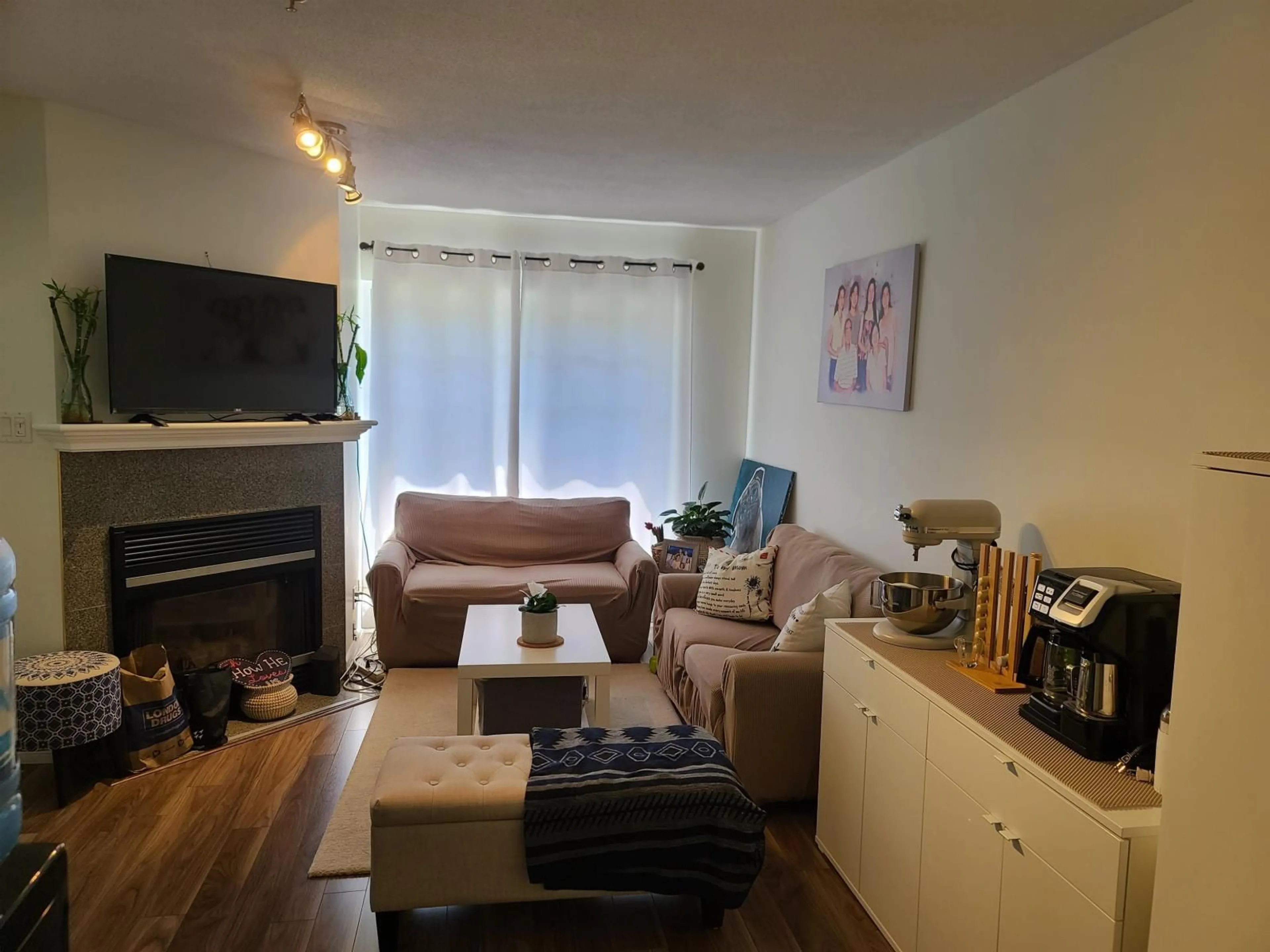 Living room with furniture, wood/laminate floor for 24 - 8892 208 STREET, Langley British Columbia V1M2N8