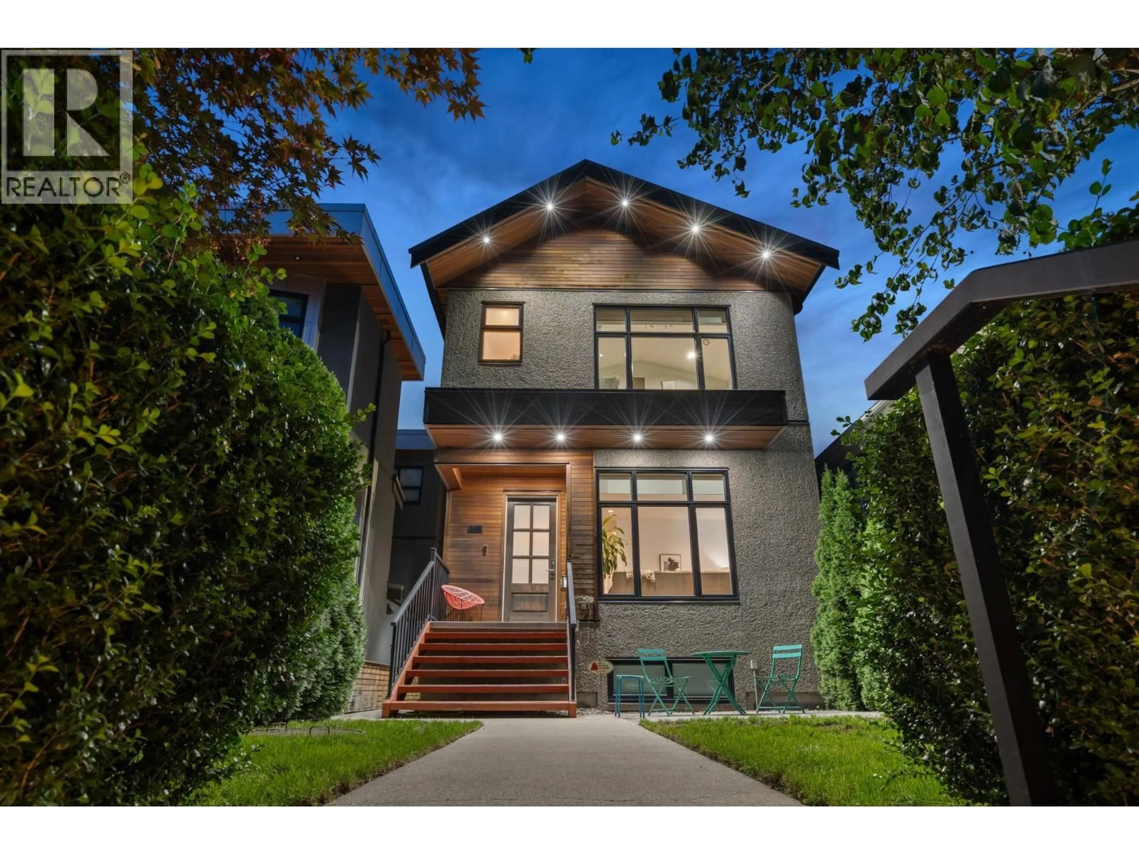 Home with brick exterior material, street for 285 19TH AVENUE, Vancouver British Columbia V5V1J3