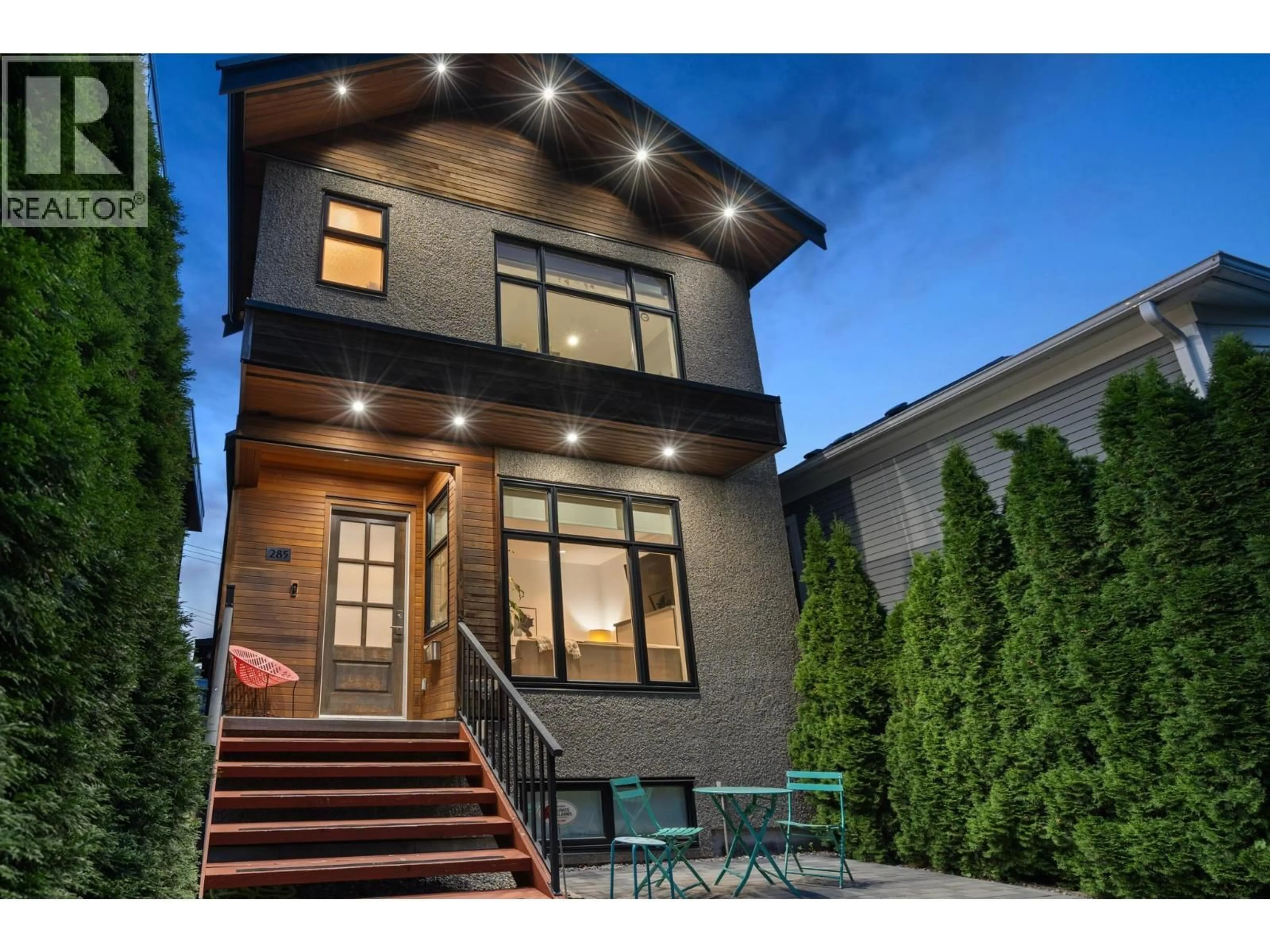 Home with brick exterior material, street for 285 19TH AVENUE, Vancouver British Columbia V5V1J3