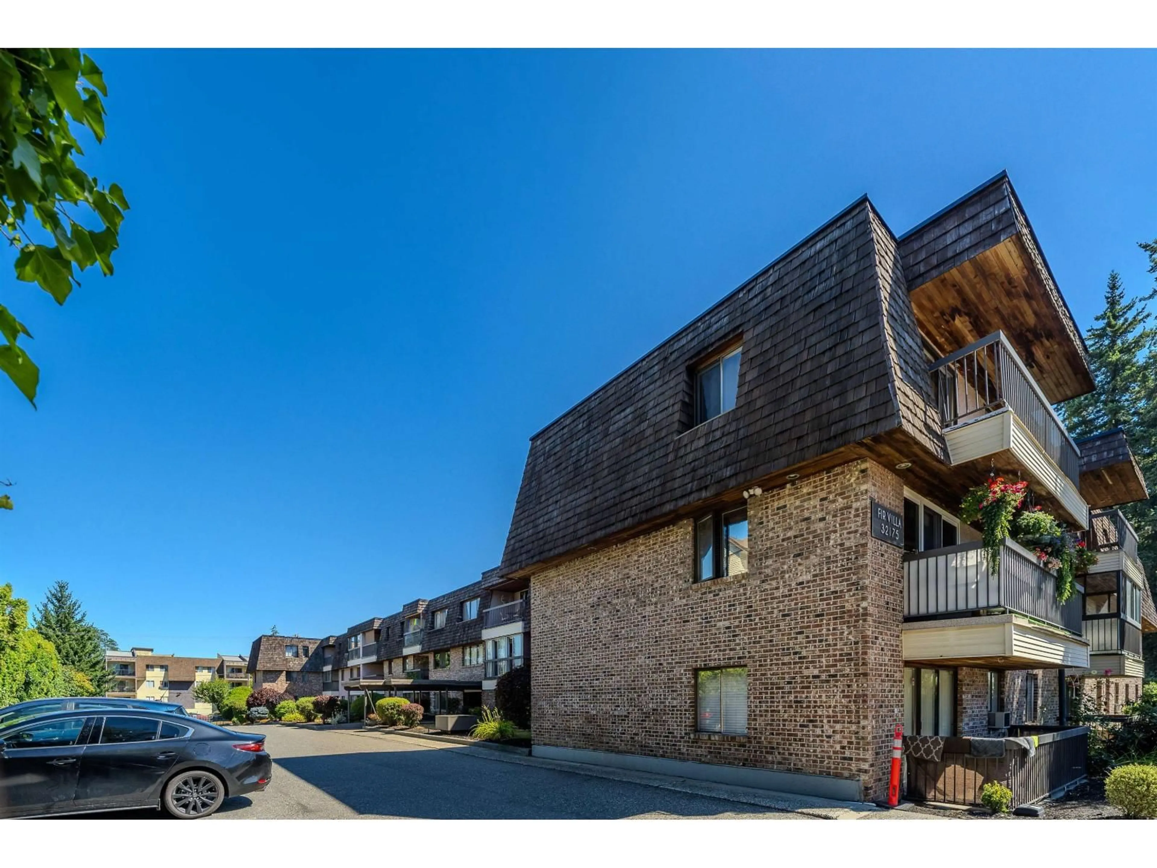 A pic from outside/outdoor area/front of a property/back of a property/a pic from drone, unknown for 317 - 32175 OLD YALE ROAD, Abbotsford British Columbia V2T2C8