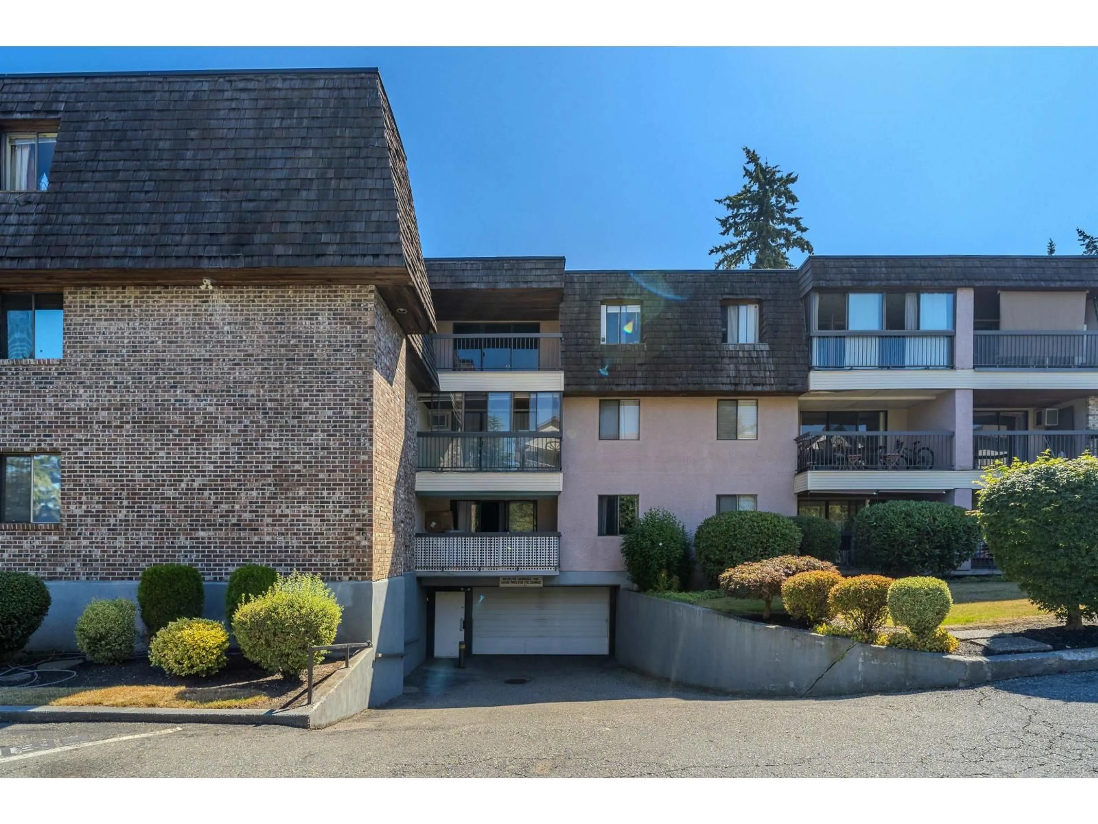A pic from outside/outdoor area/front of a property/back of a property/a pic from drone, street for 317 - 32175 OLD YALE ROAD, Abbotsford British Columbia V2T2C8