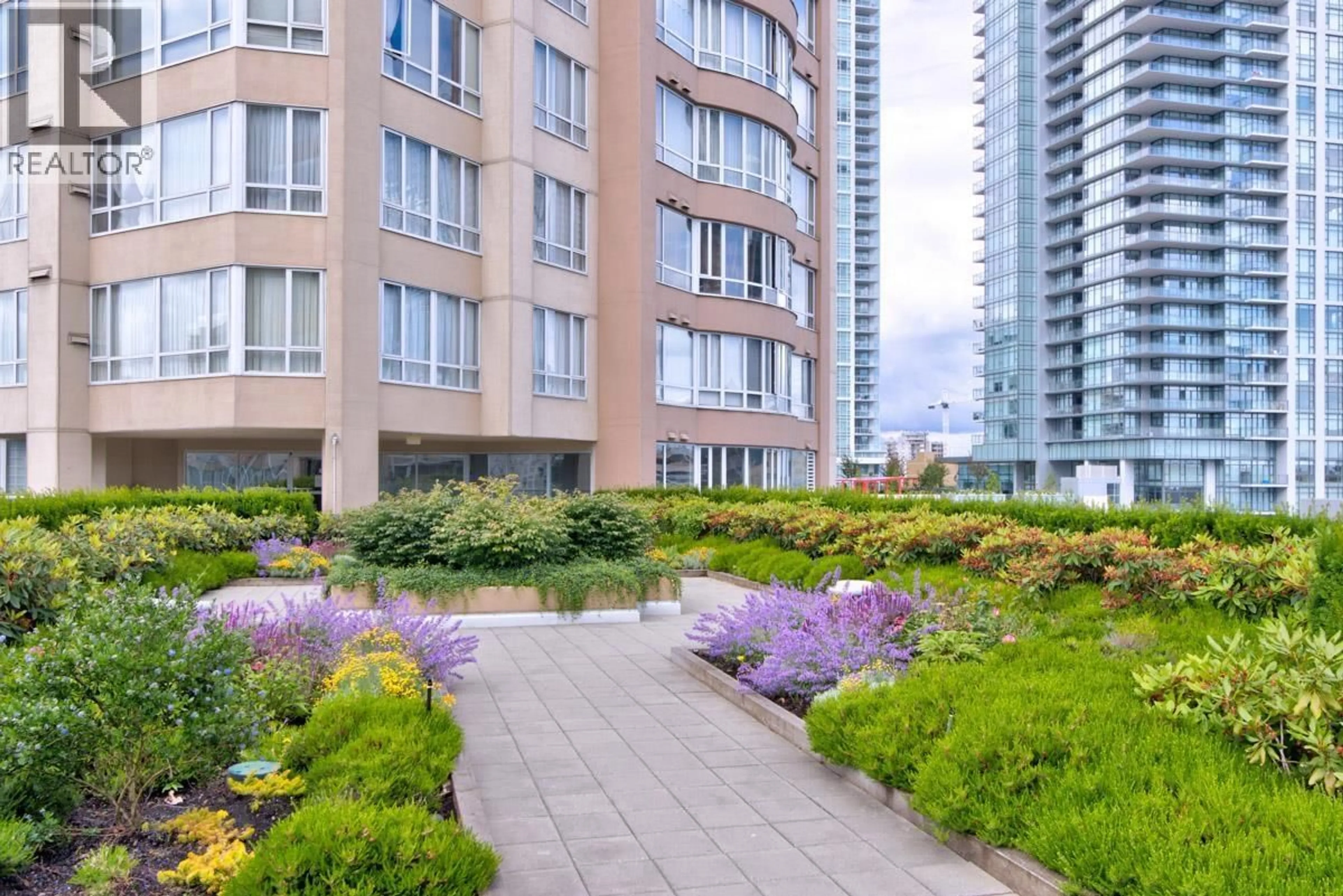 Patio, unknown for 501 - 6220 MCKAY AVENUE, Burnaby British Columbia V5H4M8