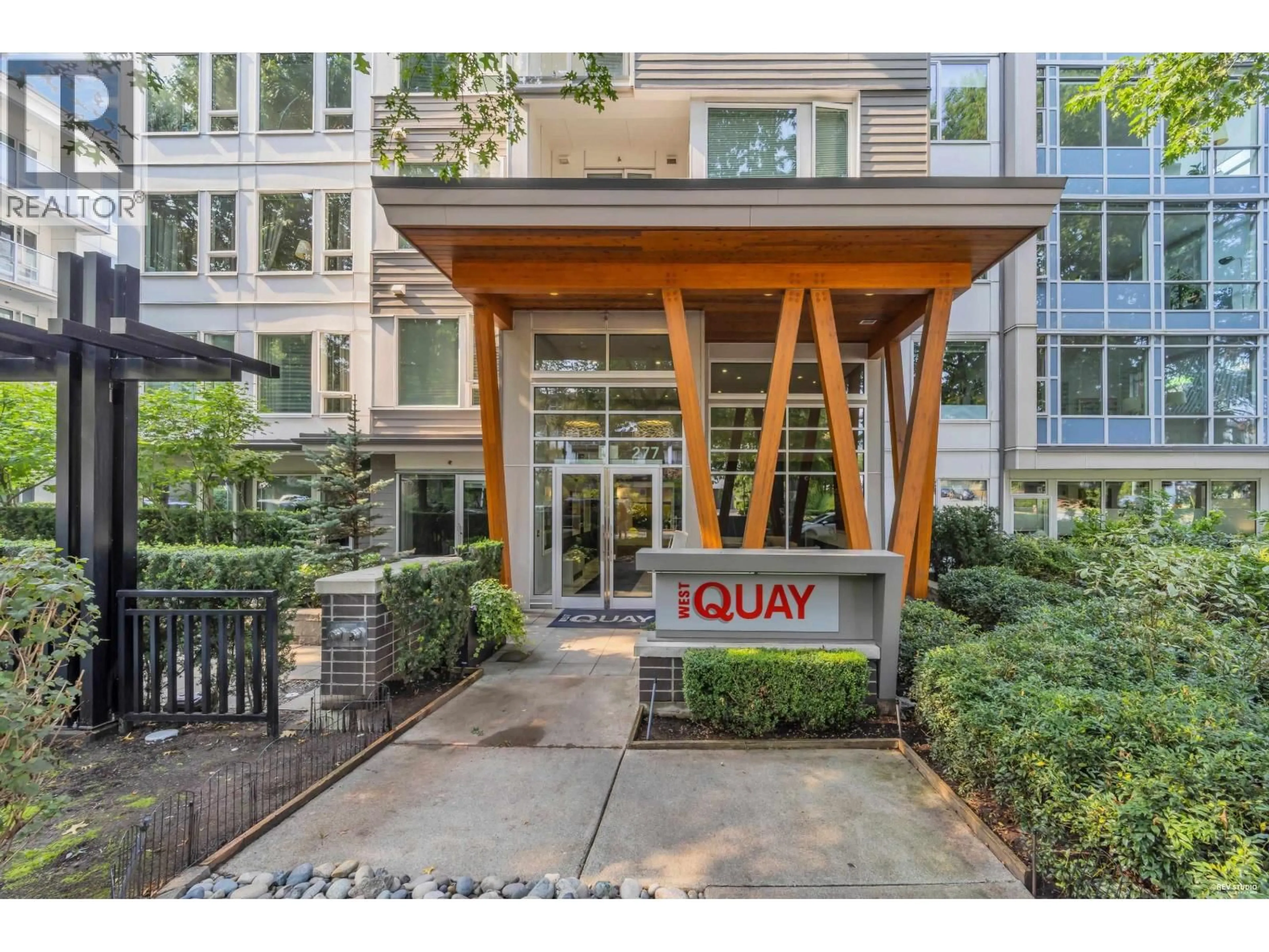 Indoor entryway for 315 - 255 1ST STREET, North Vancouver British Columbia V7M3G8